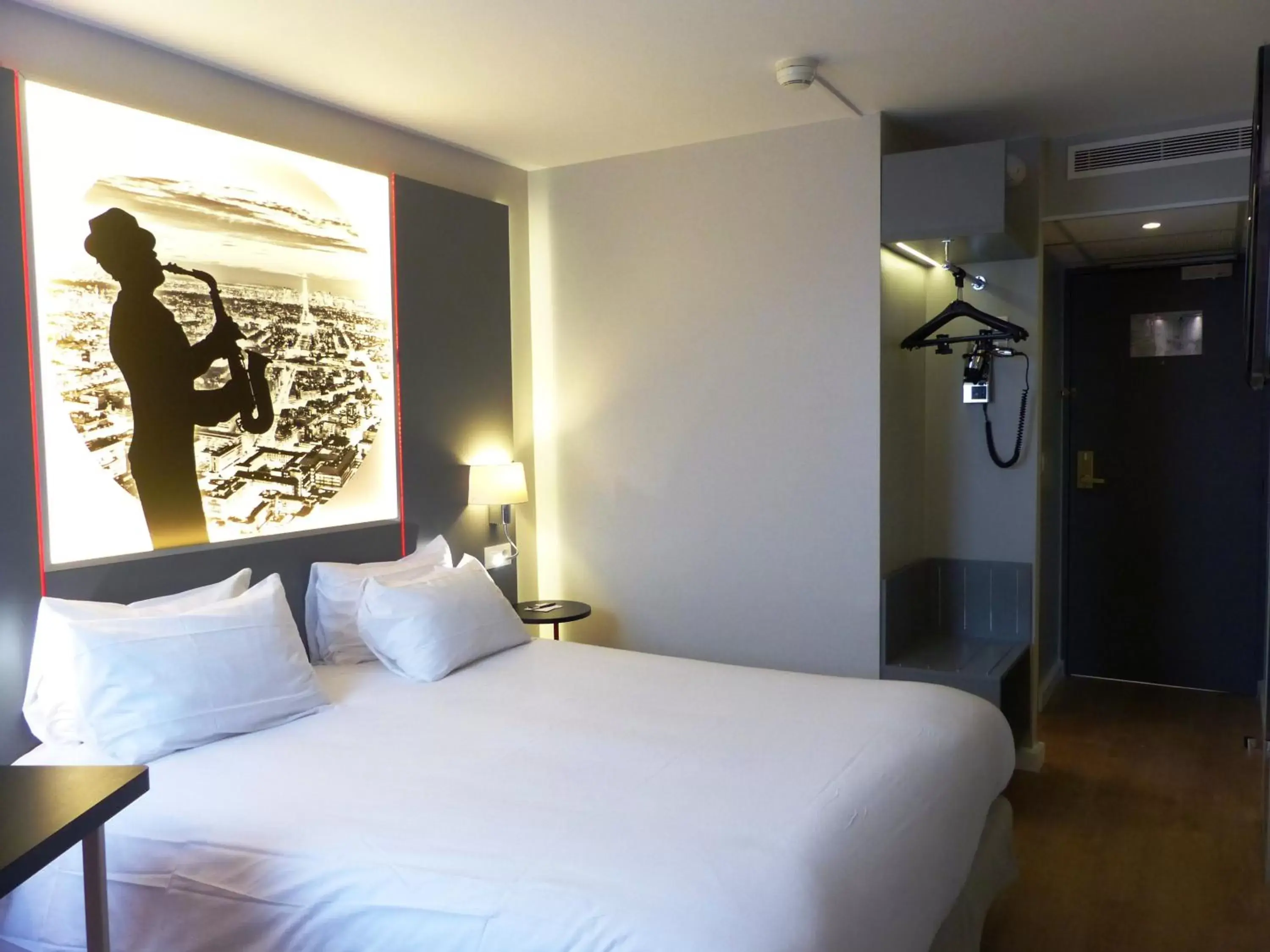 Photo of the whole room, Bed in Best Western Paris Saint Quentin