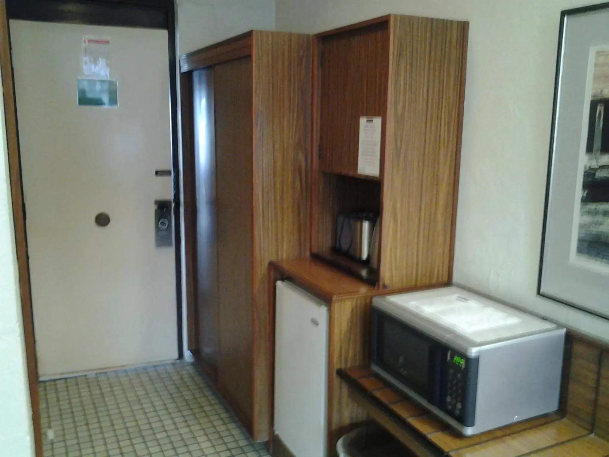 TV/Entertainment Center in West Coaster Motel