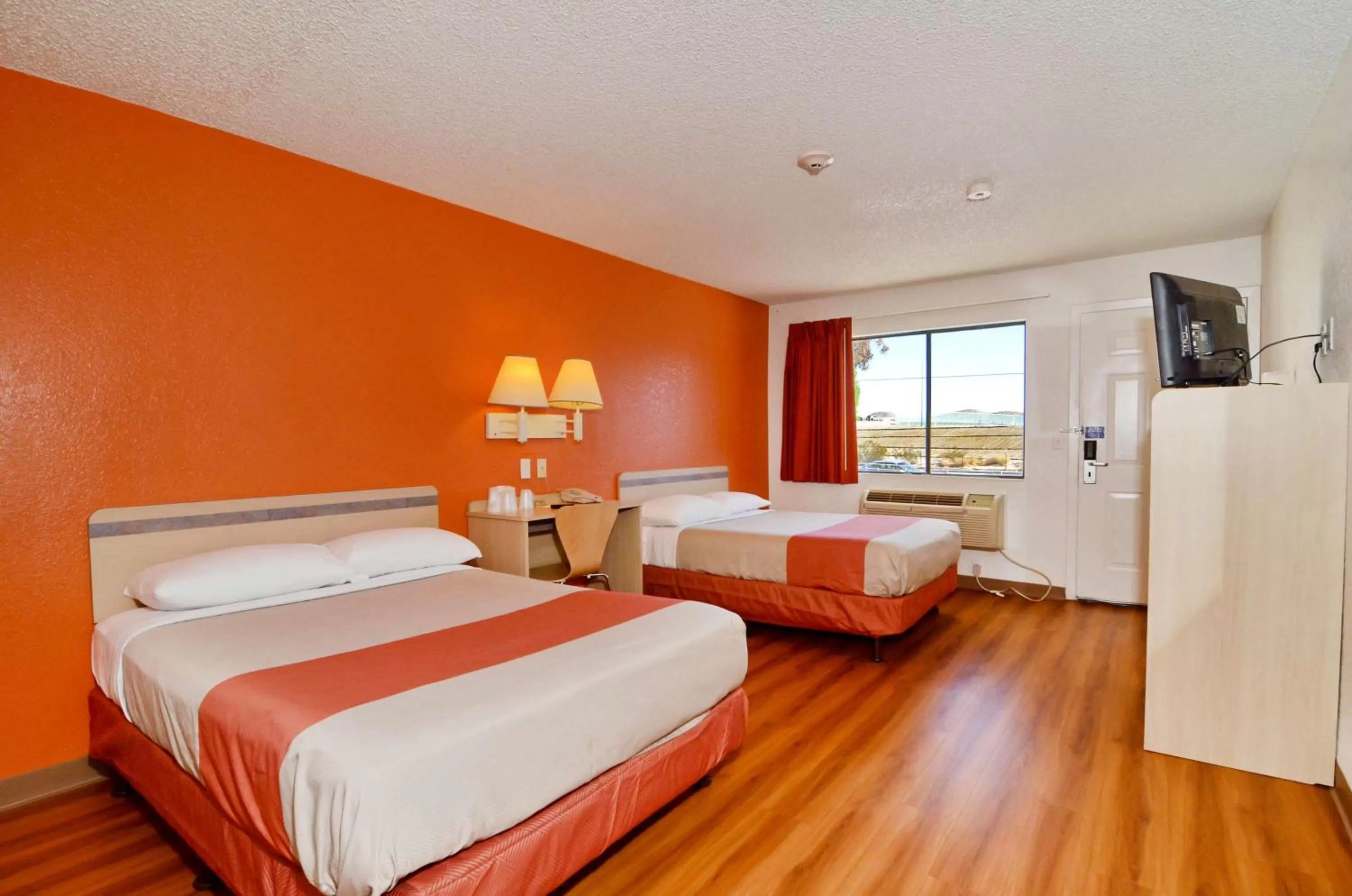 TV and multimedia, Bed in Motel 6-North Palm Springs, CA - North