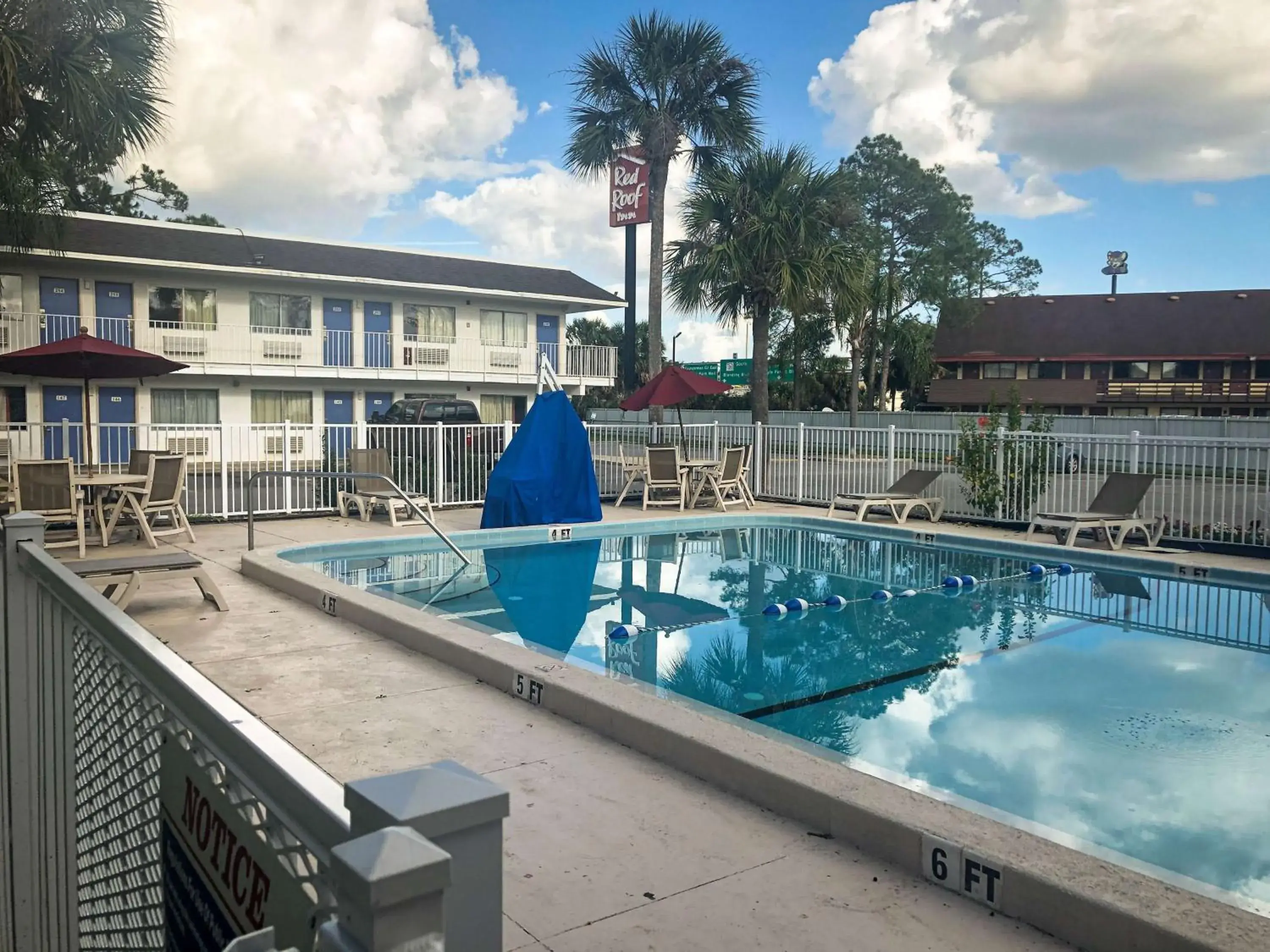 Pool view, Swimming Pool in Motel 6-Jacksonville, FL - Orange Park