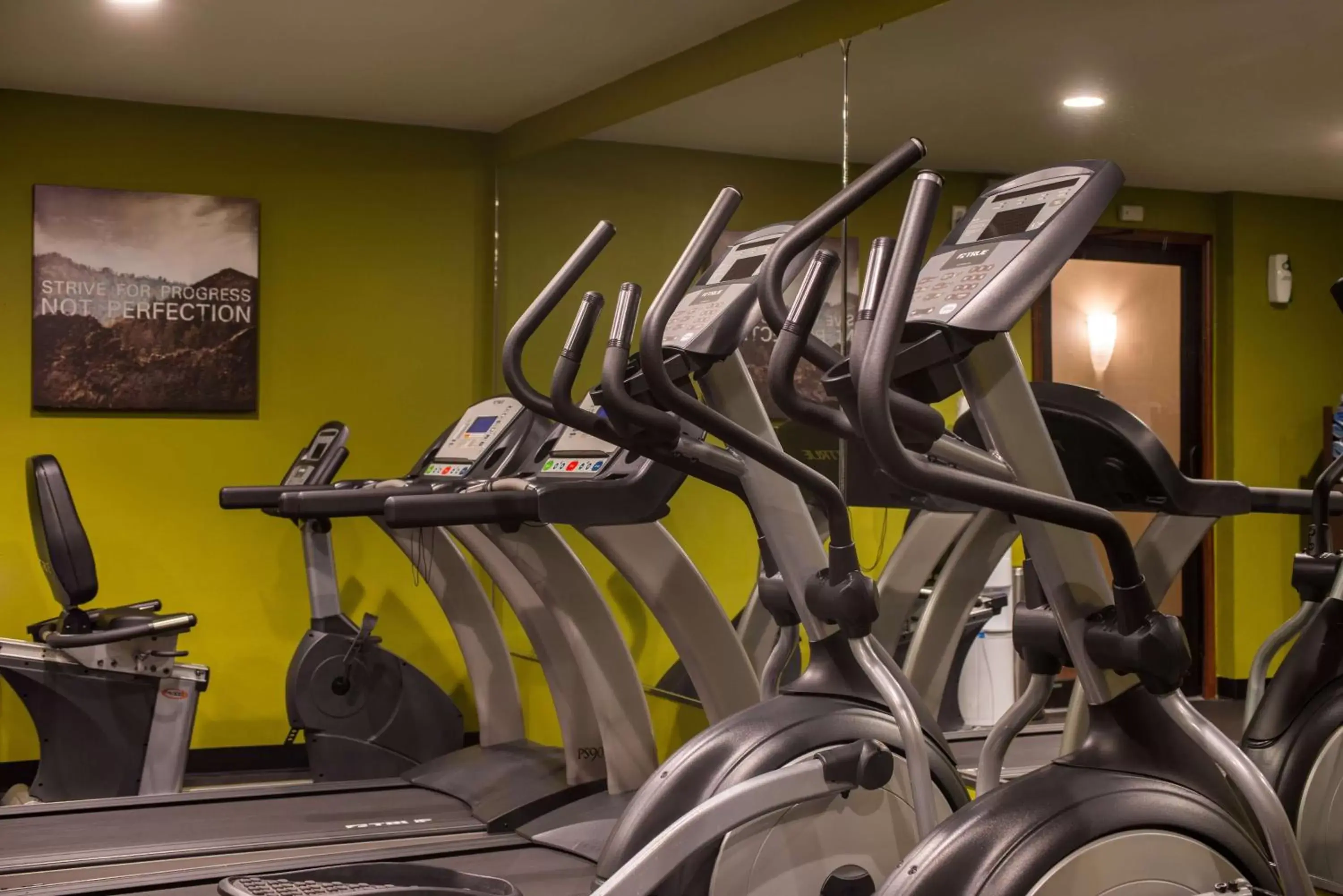 Fitness centre/facilities, Fitness Center/Facilities in Best Western Ambassador Inn & Suites