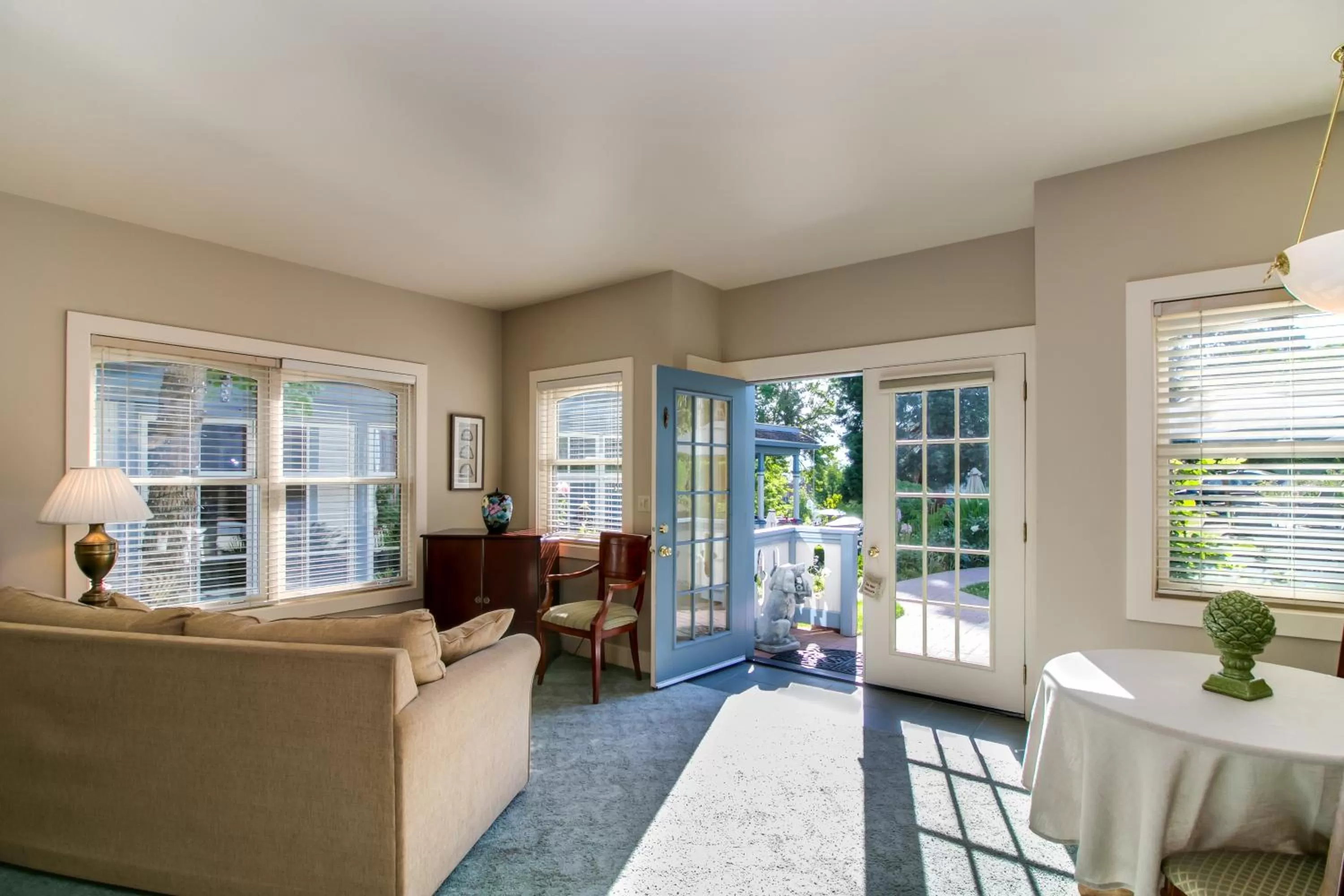 Garden view in Winchester Inn