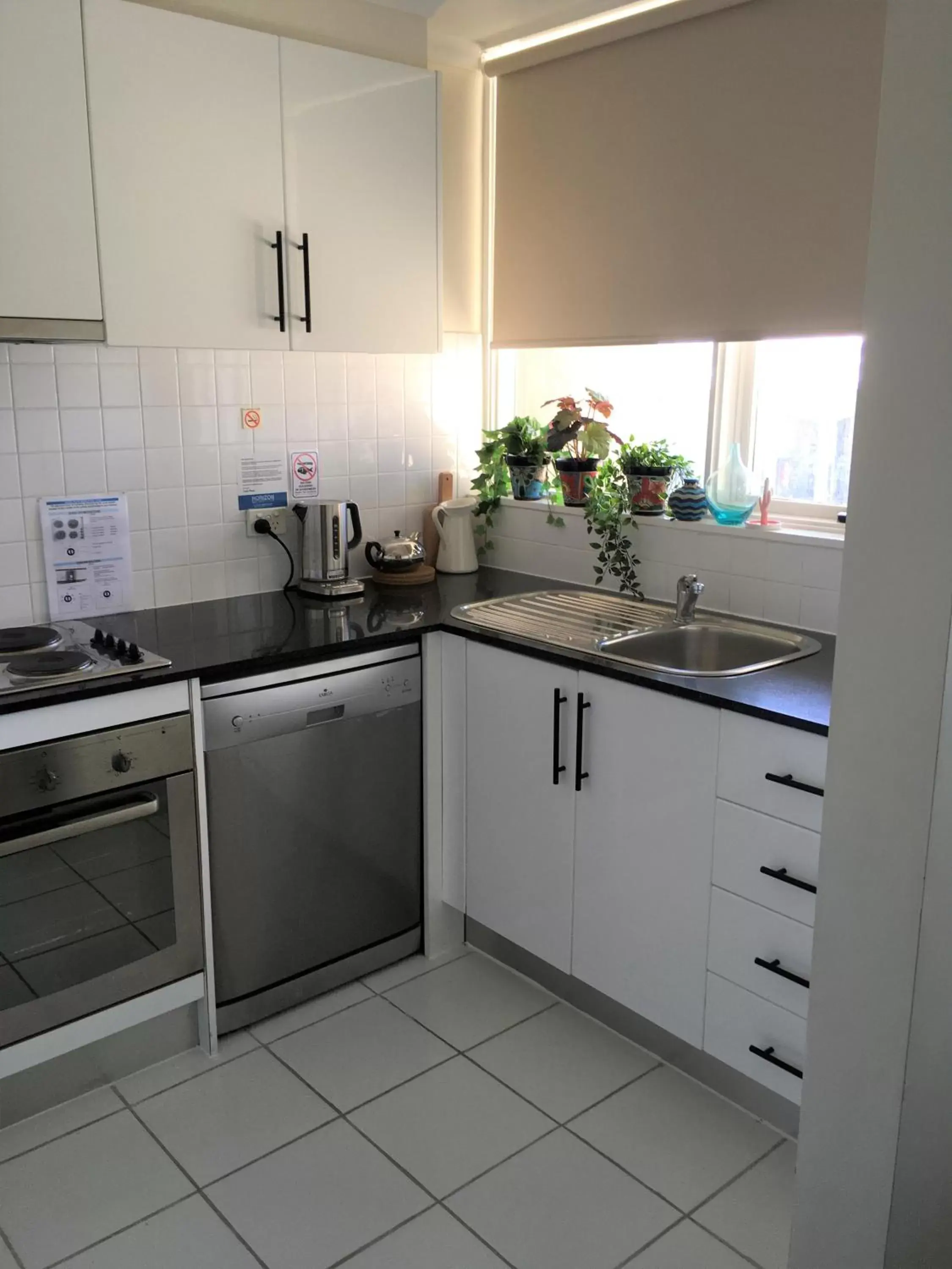 Kitchen or kitchenette, Kitchen/Kitchenette in Horizon Holiday Apartments