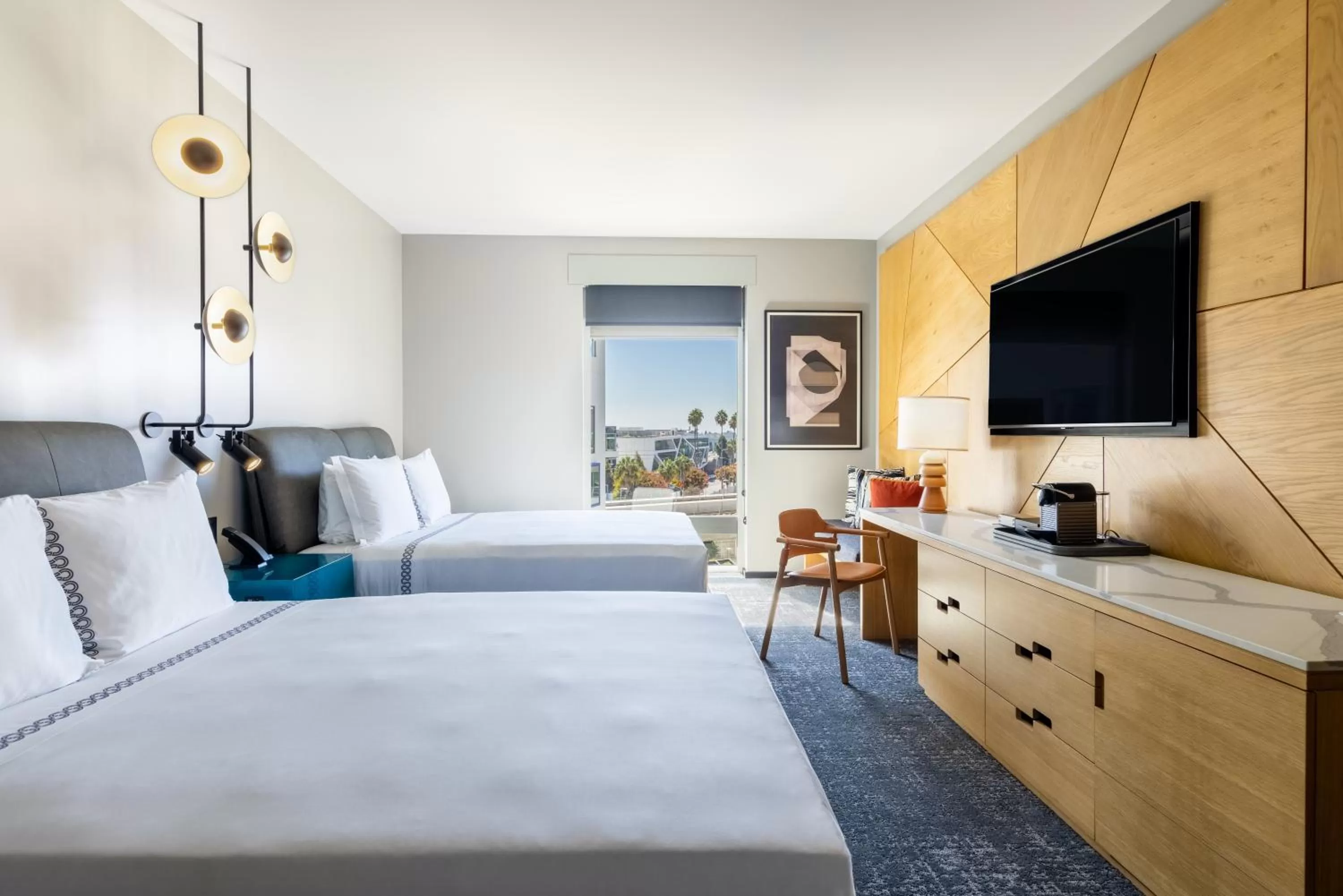 TV and multimedia, Bed in The Shay, a Destination by Hyatt