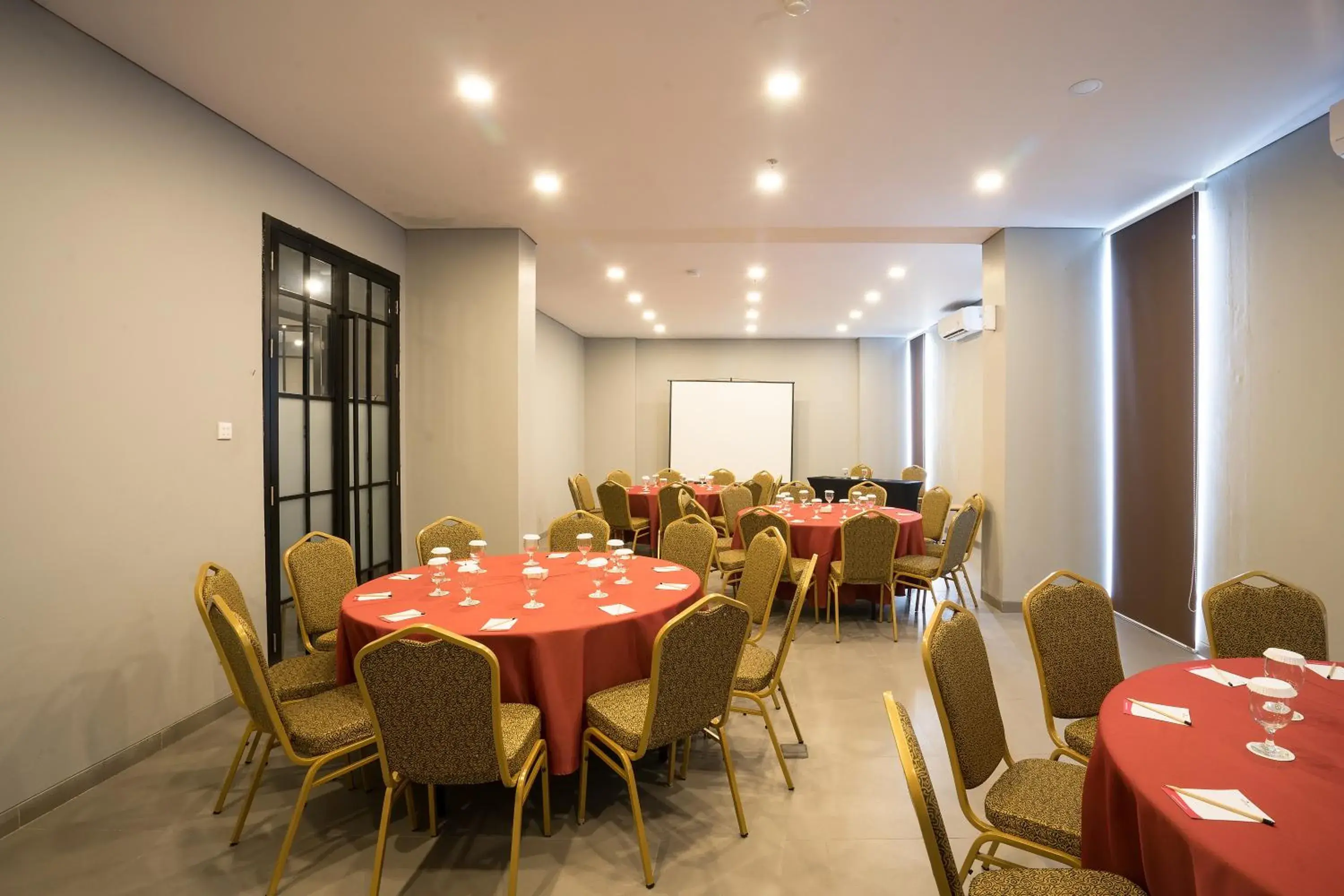 Meeting/conference room in Maple Hotel Grogol