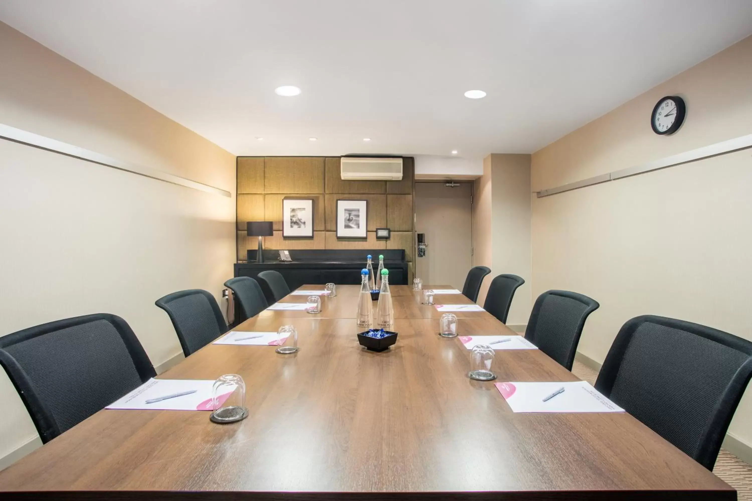 Meeting/conference room in Crowne Plaza Manchester Airport