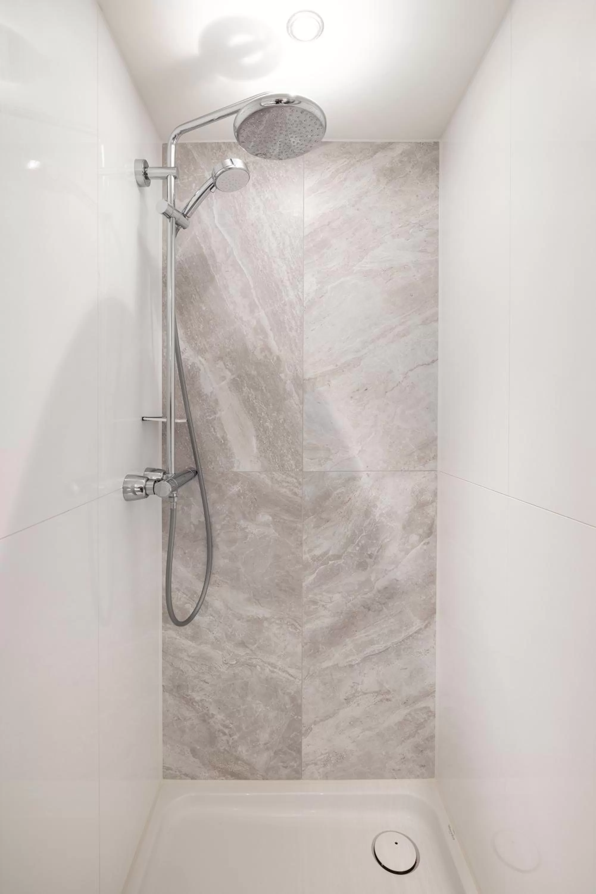 Shower in Hotel Mitland