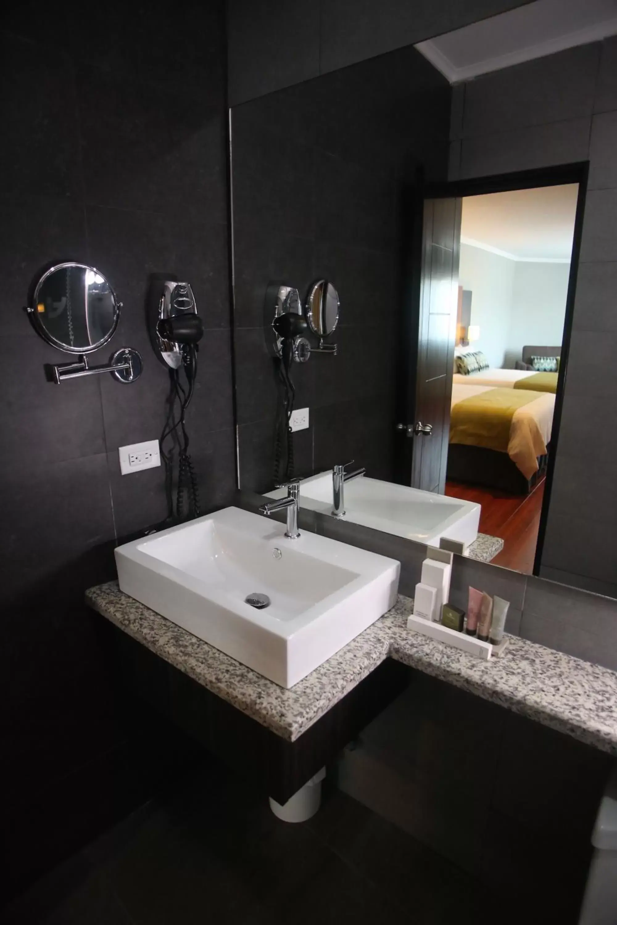 Bedroom, Bathroom in Aranjuez Hotel & Suites
