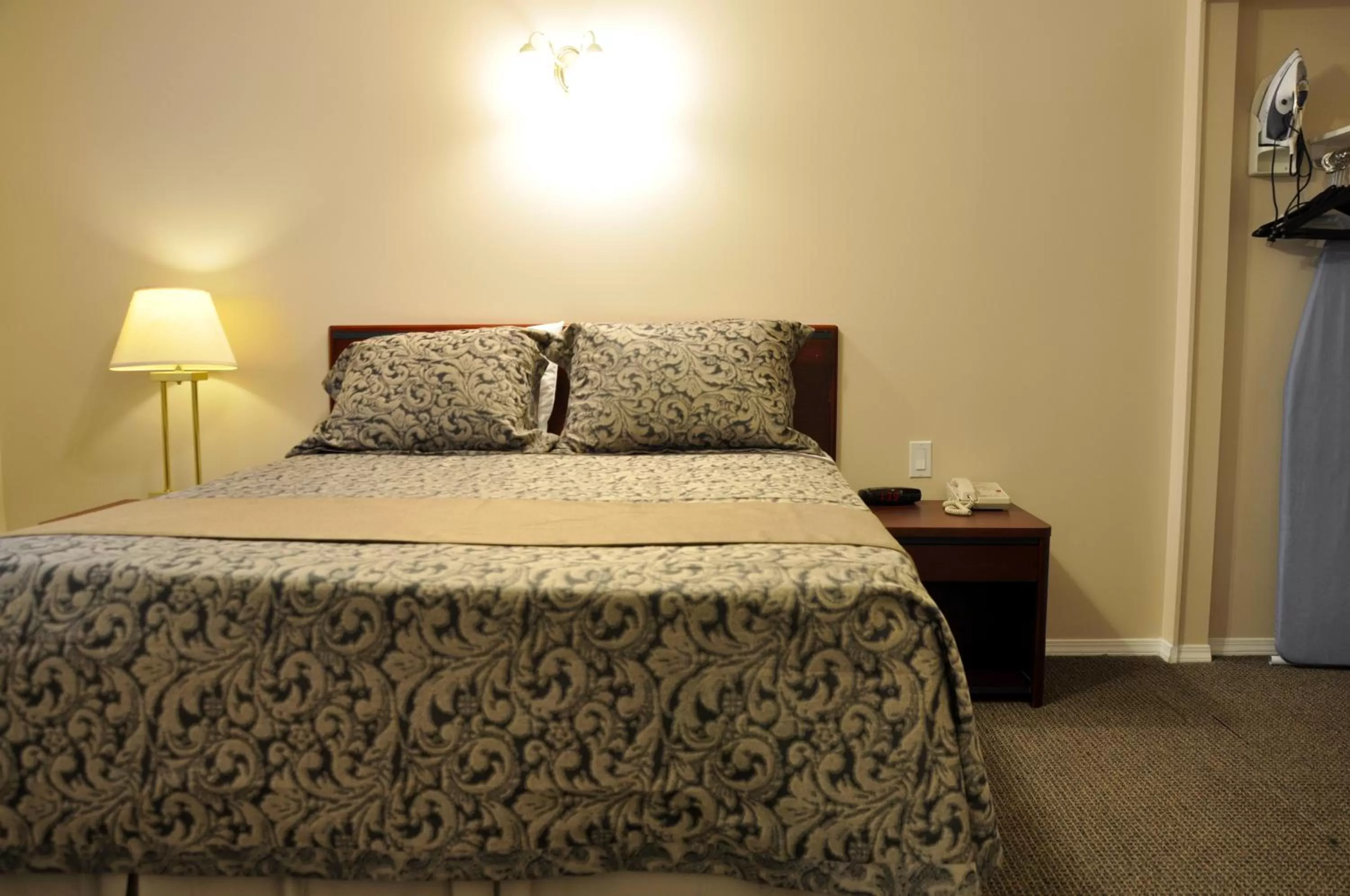 Bed in Rosedale Motel