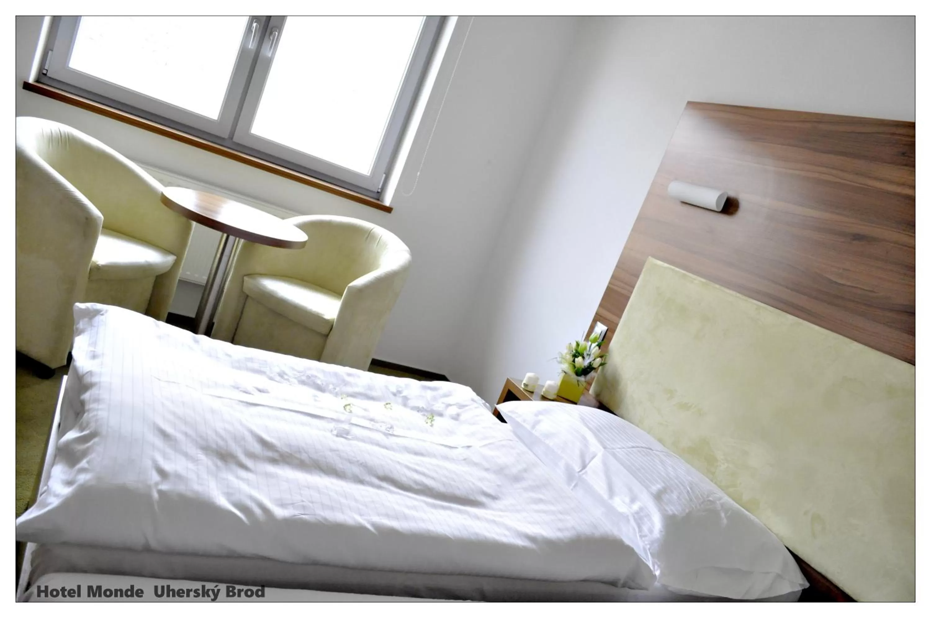 Bedroom, Bed in Hotel Monde