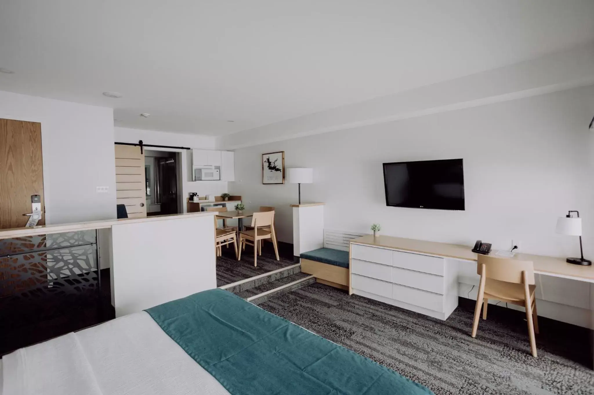 Suite with Lake View - single occupancy in La Place Rendez-Vous Hotel Suite with Lake View - single occupancy in La Place Rendez-Vous Hotel