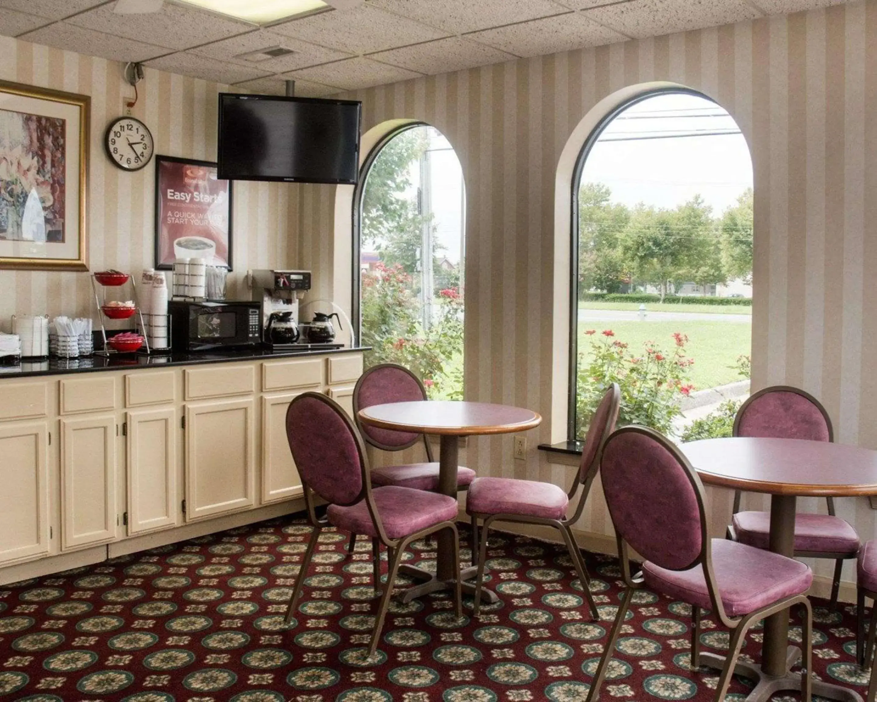 Restaurant/places to eat, Kitchen/Kitchenette in Econo Lodge Chesapeake Route 13 and I-464
