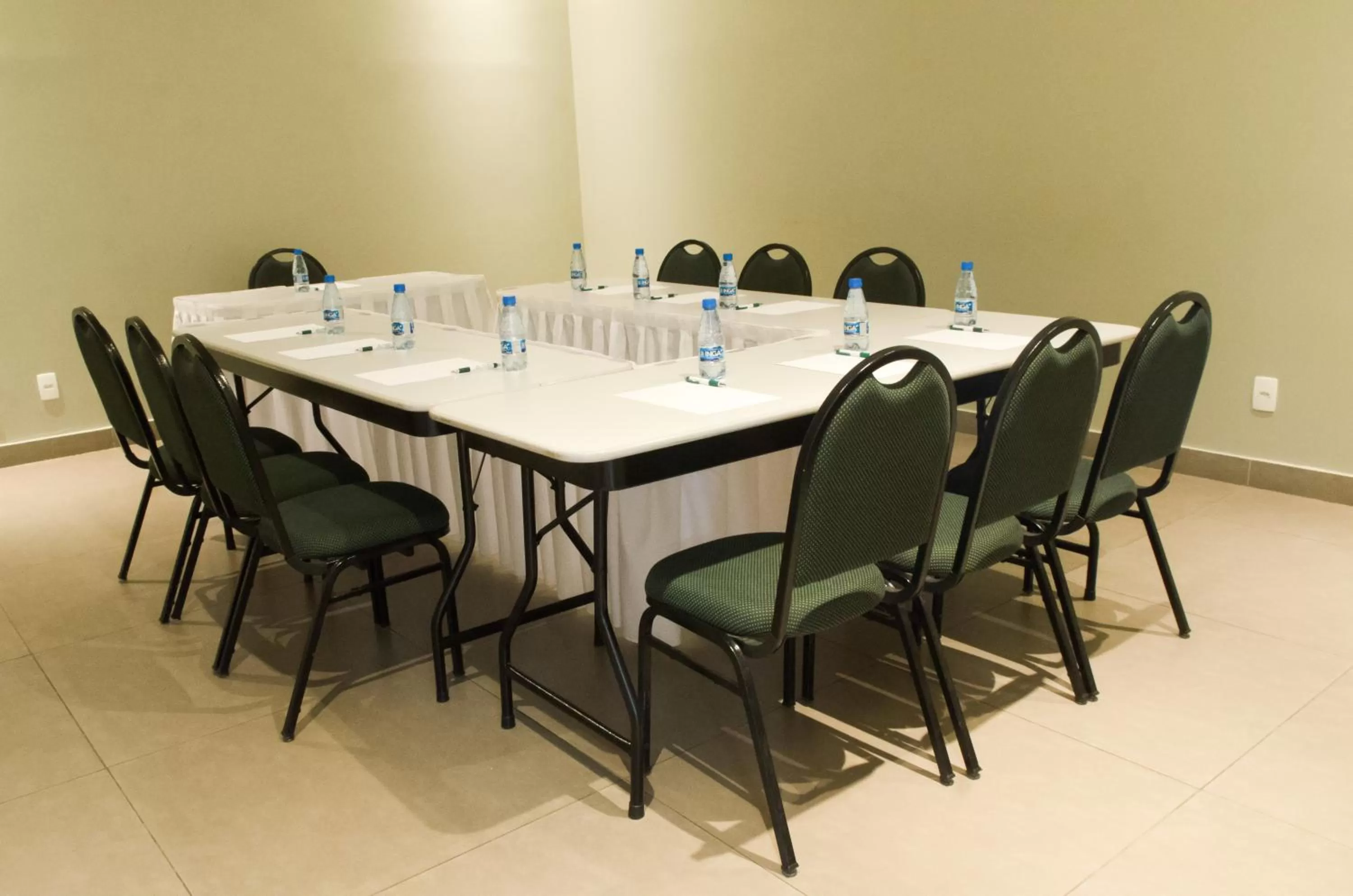 Meeting/conference room in Ímpar Suítes Cidade Nova