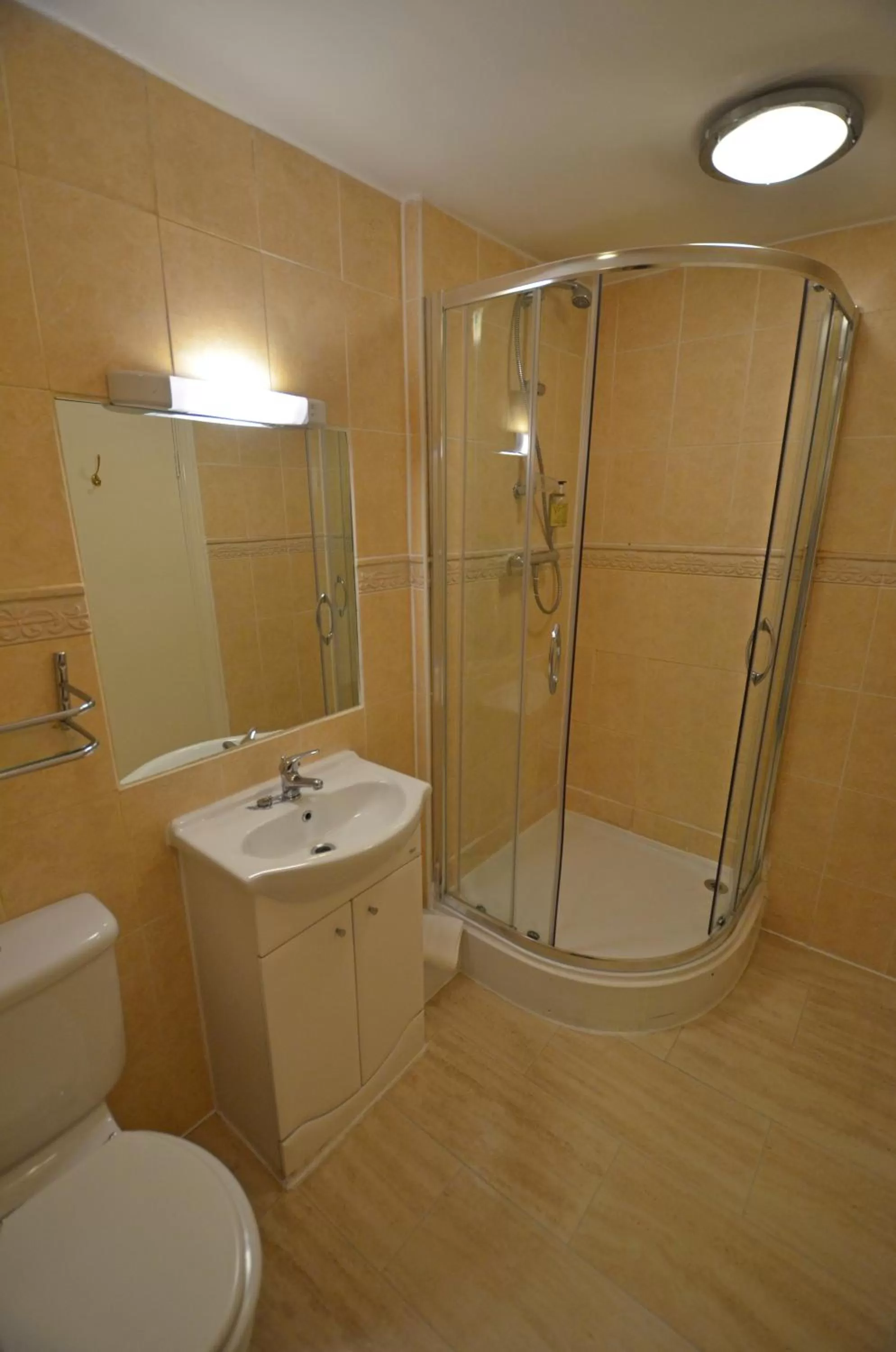 Shower in Parkwood Hotel