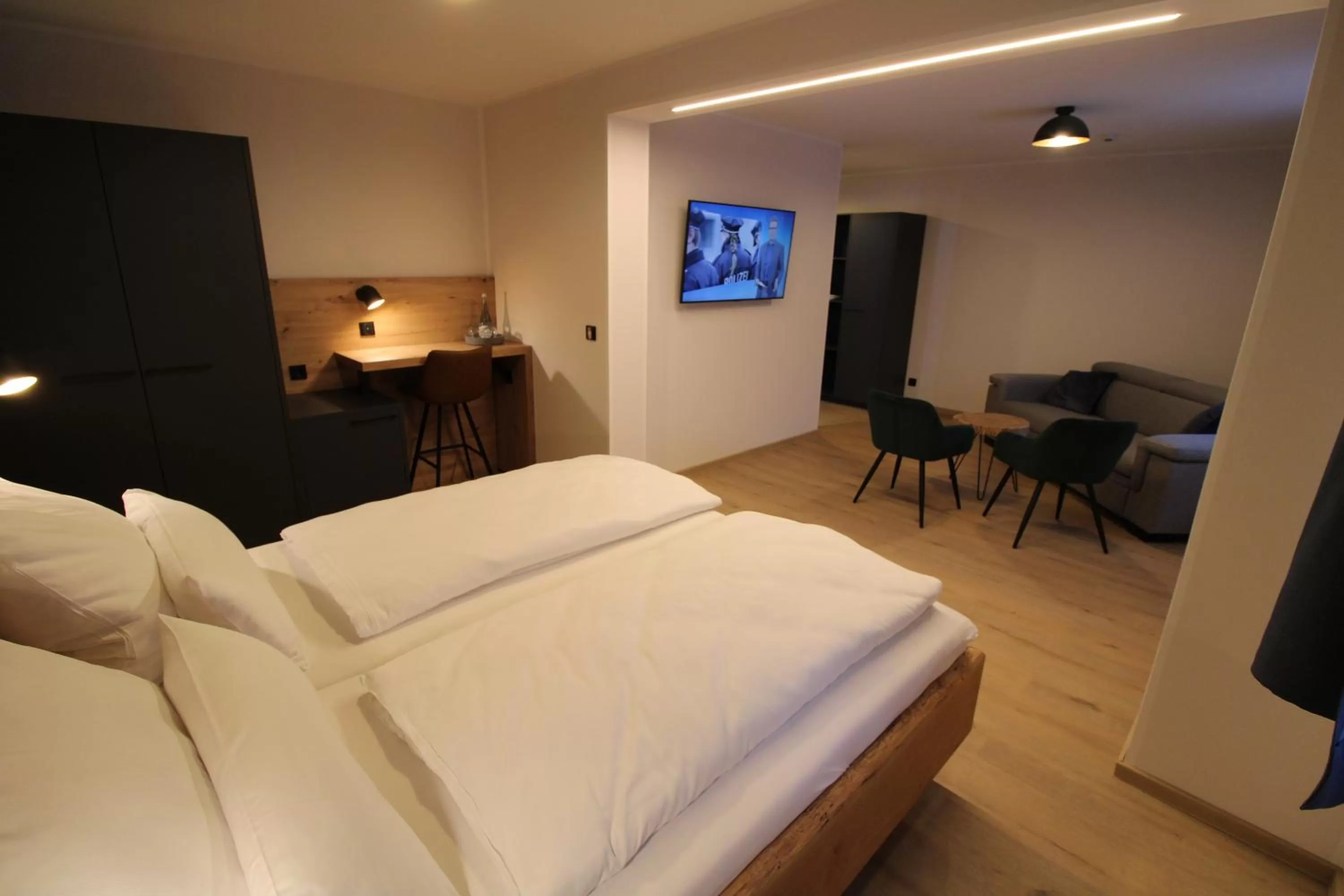 Bed in DER Hirsch Hotel