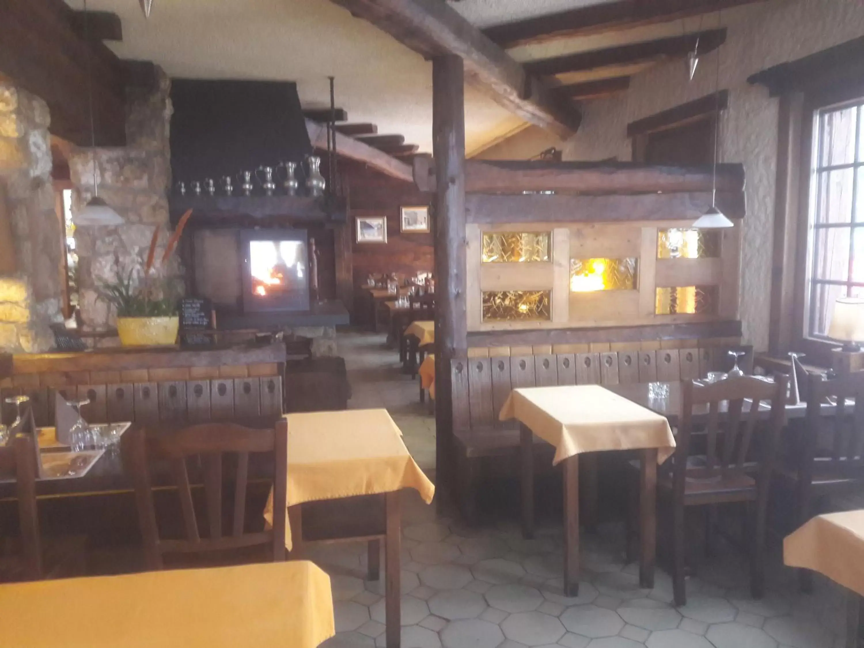 Restaurant/Places to Eat in Le Catogne