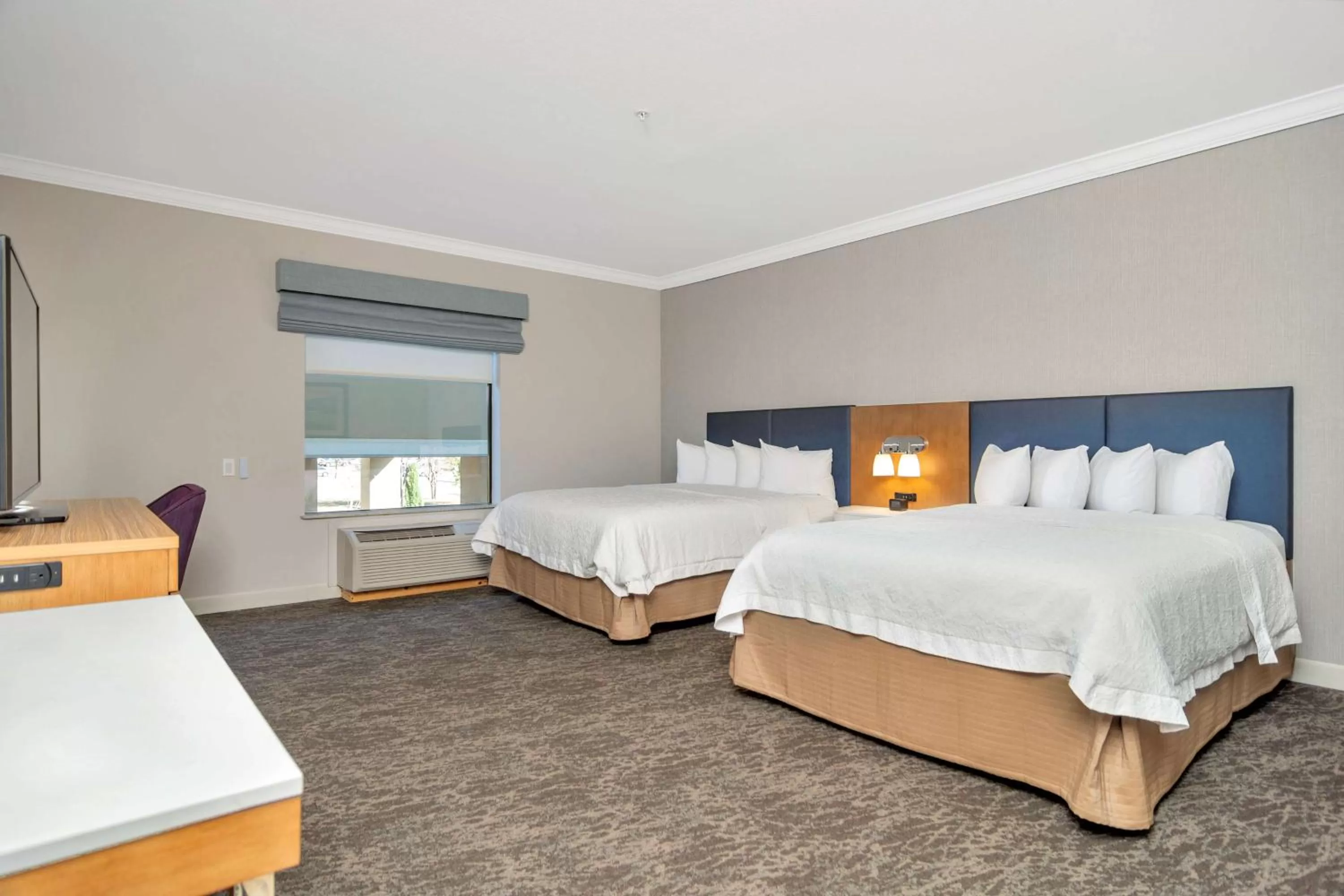 Bed in Hampton Inn & Suites Fort Worth-Fossil Creek