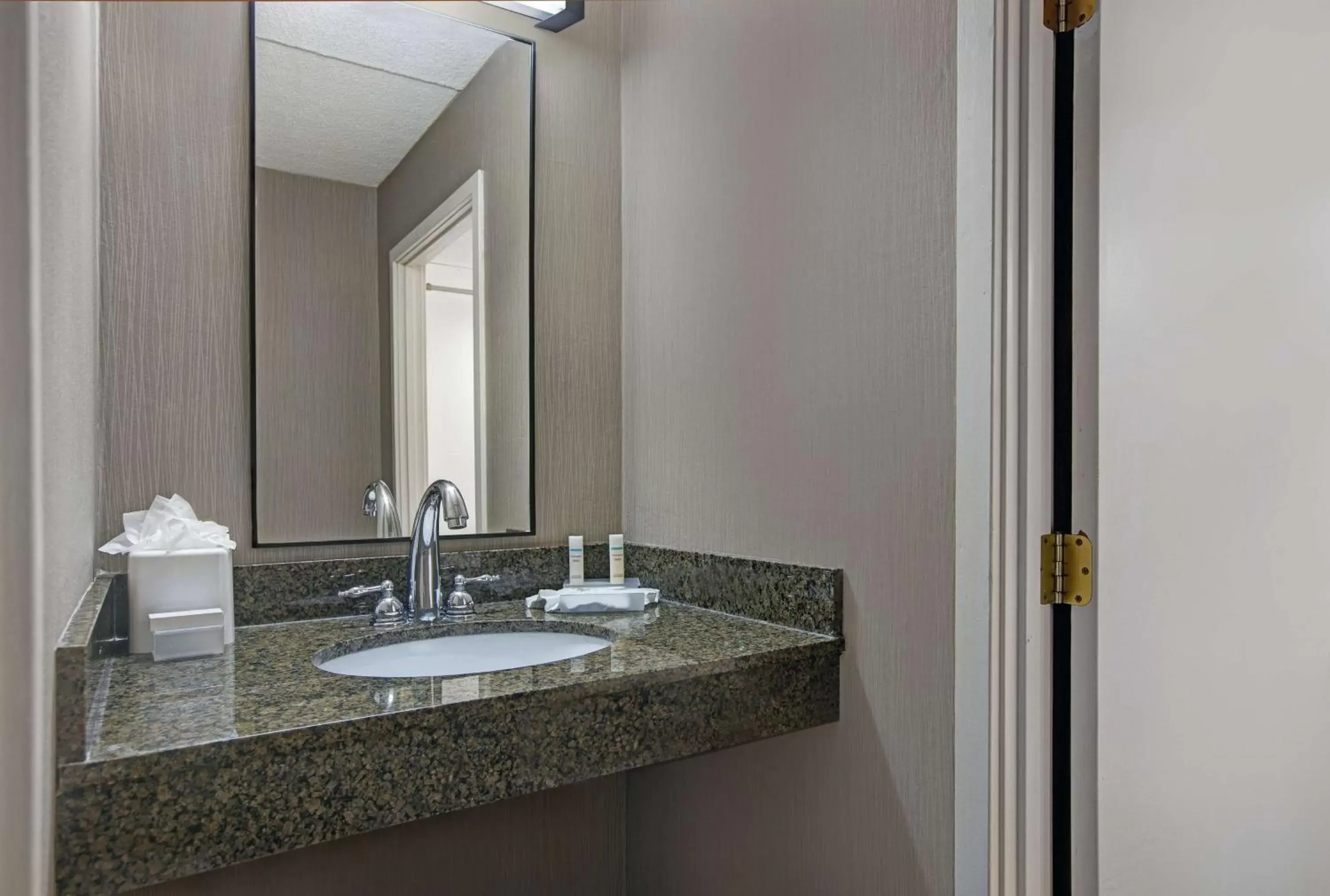 Bathroom in Homewood Suites by Hilton Chicago-Lincolnshire