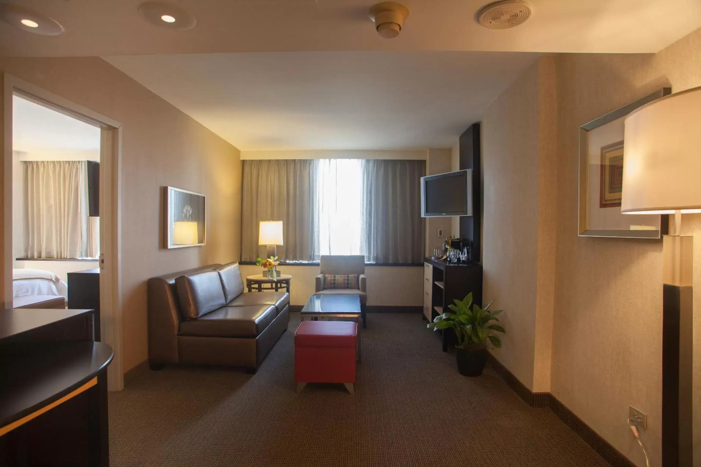 Photo of the whole room, Seating Area in Holiday Inn Express Denver Downtown, an IHG Hotel