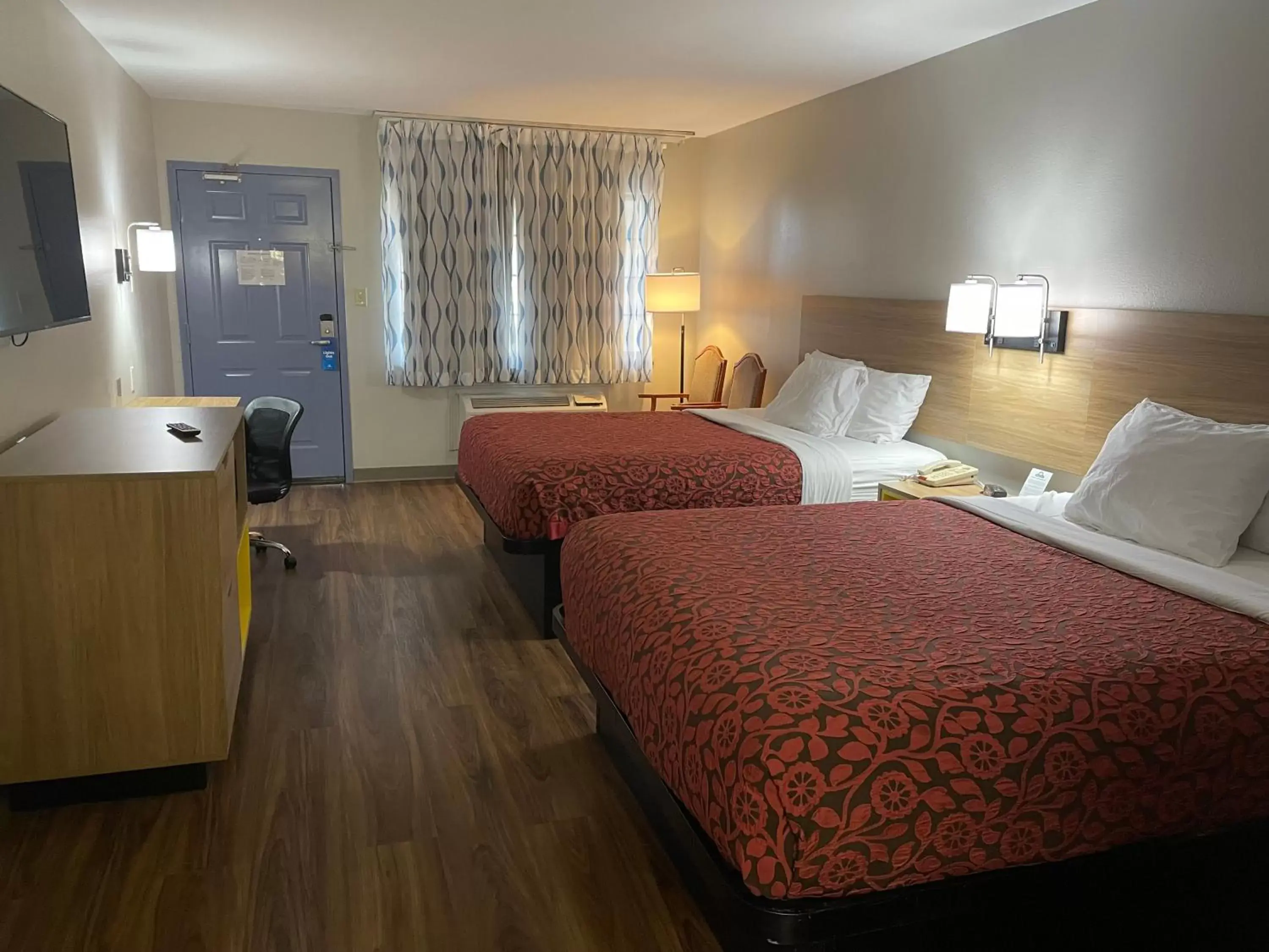 Bedroom, Bed in Days Inn by Wyndham Portland/Corpus Christi