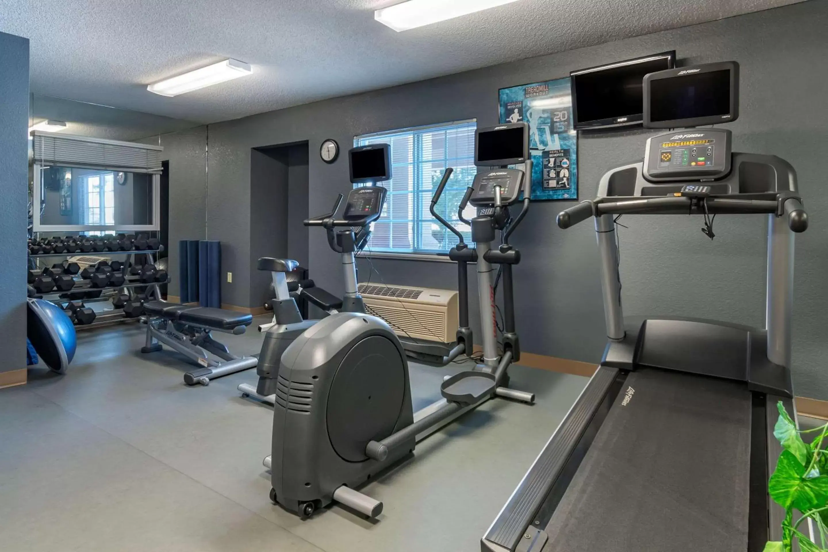 Activities, Fitness Center/Facilities in MainStay Suites Emporia