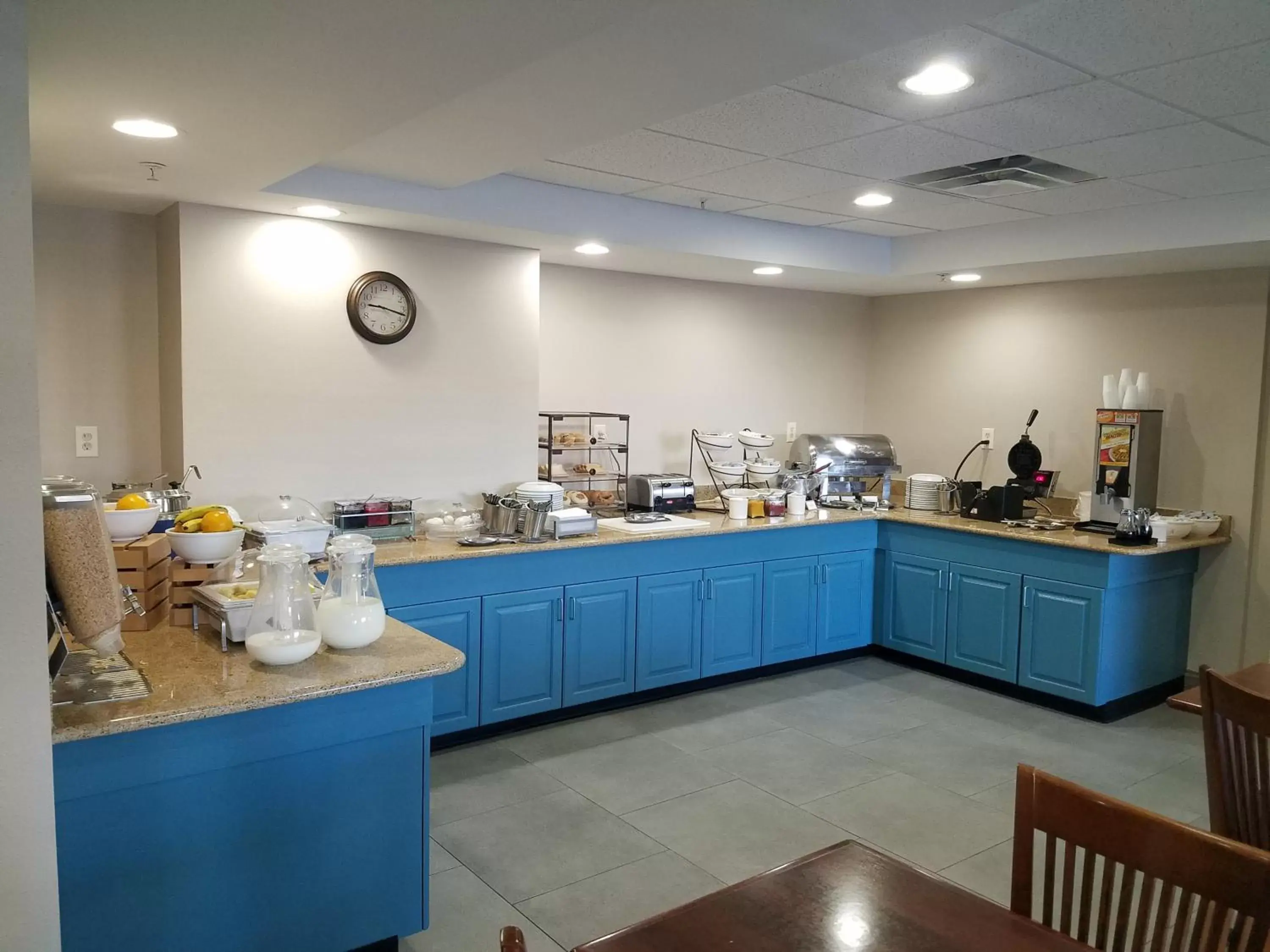 Buffet breakfast, Restaurant/Places to Eat in Country Inn & Suites by Radisson, Wytheville, VA