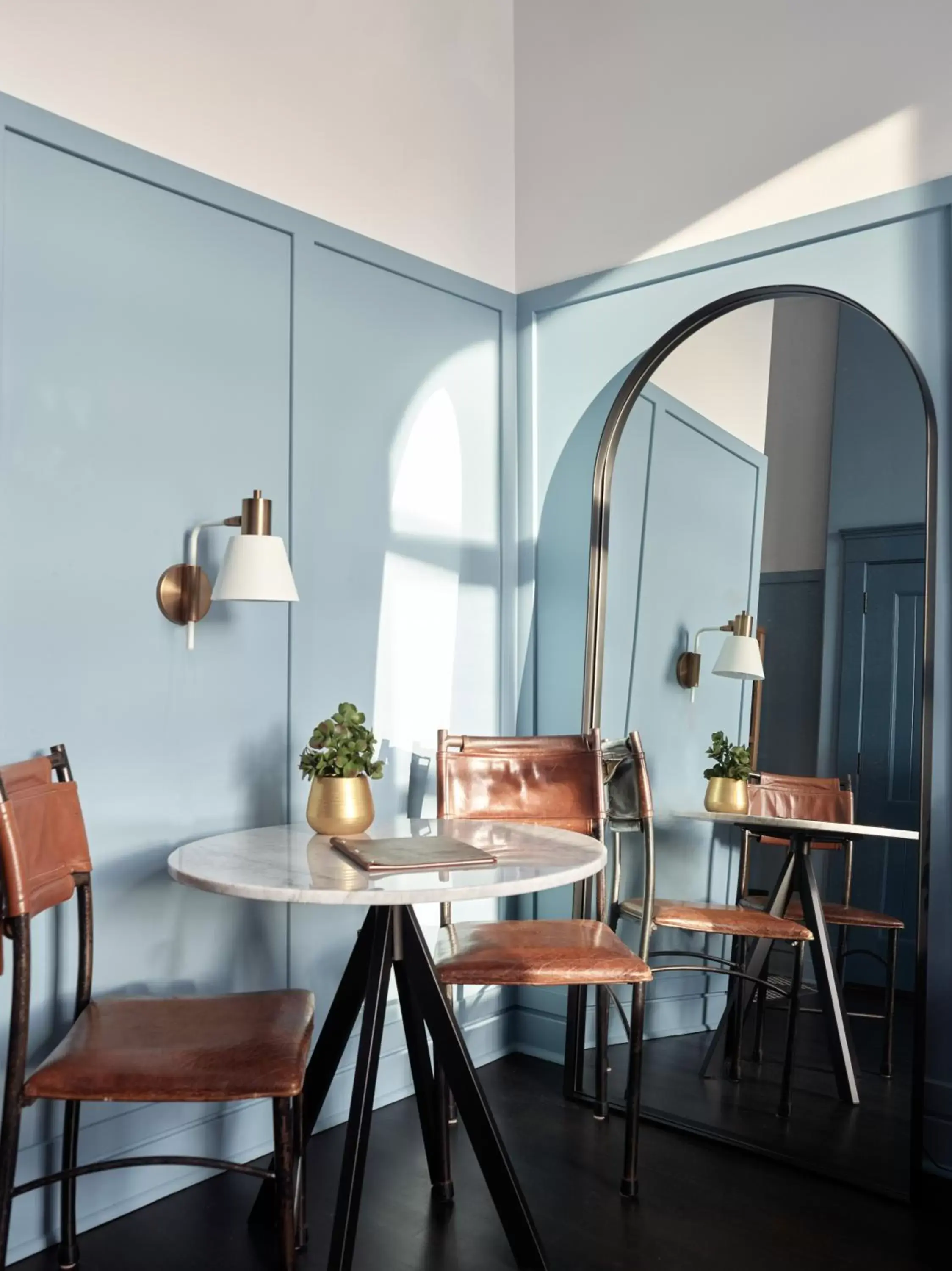 Seating area, Dining Area in The Chicago Hotel Collection Wrigleyville