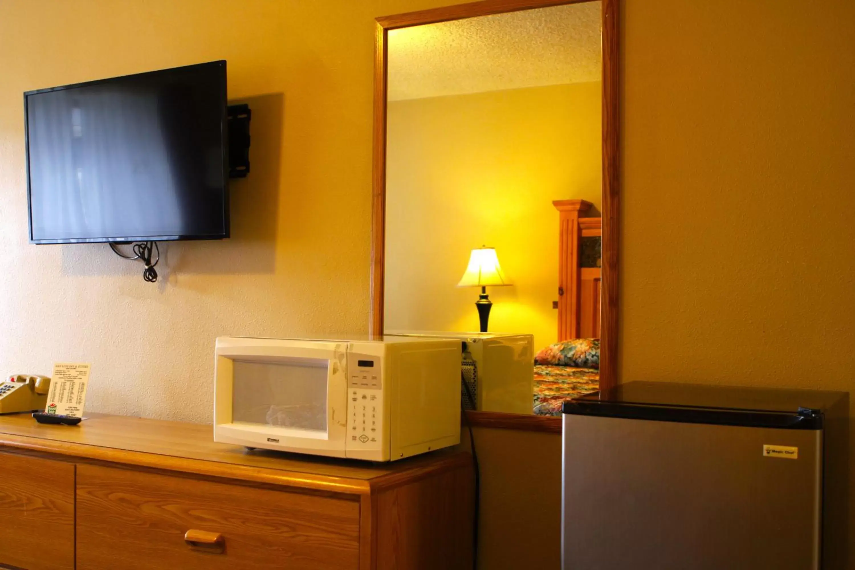 TV and multimedia, TV/Entertainment Center in San Luis Inn and Suites