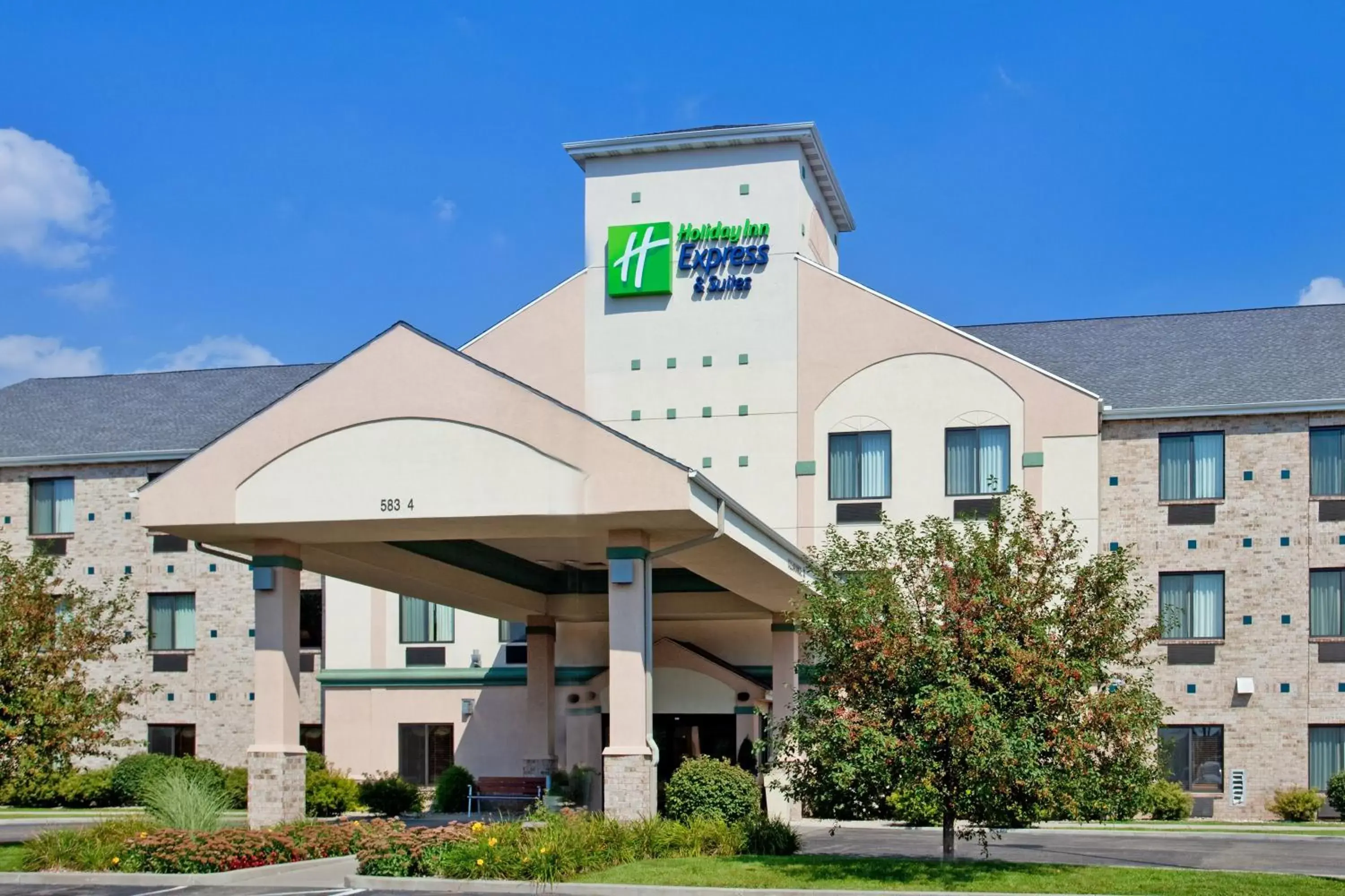 Property building in Holiday Inn Express Hotel & Suites Elkhart-South by IHG Property building in Holiday Inn Express Hotel & Suites Elkhart-South by IHG