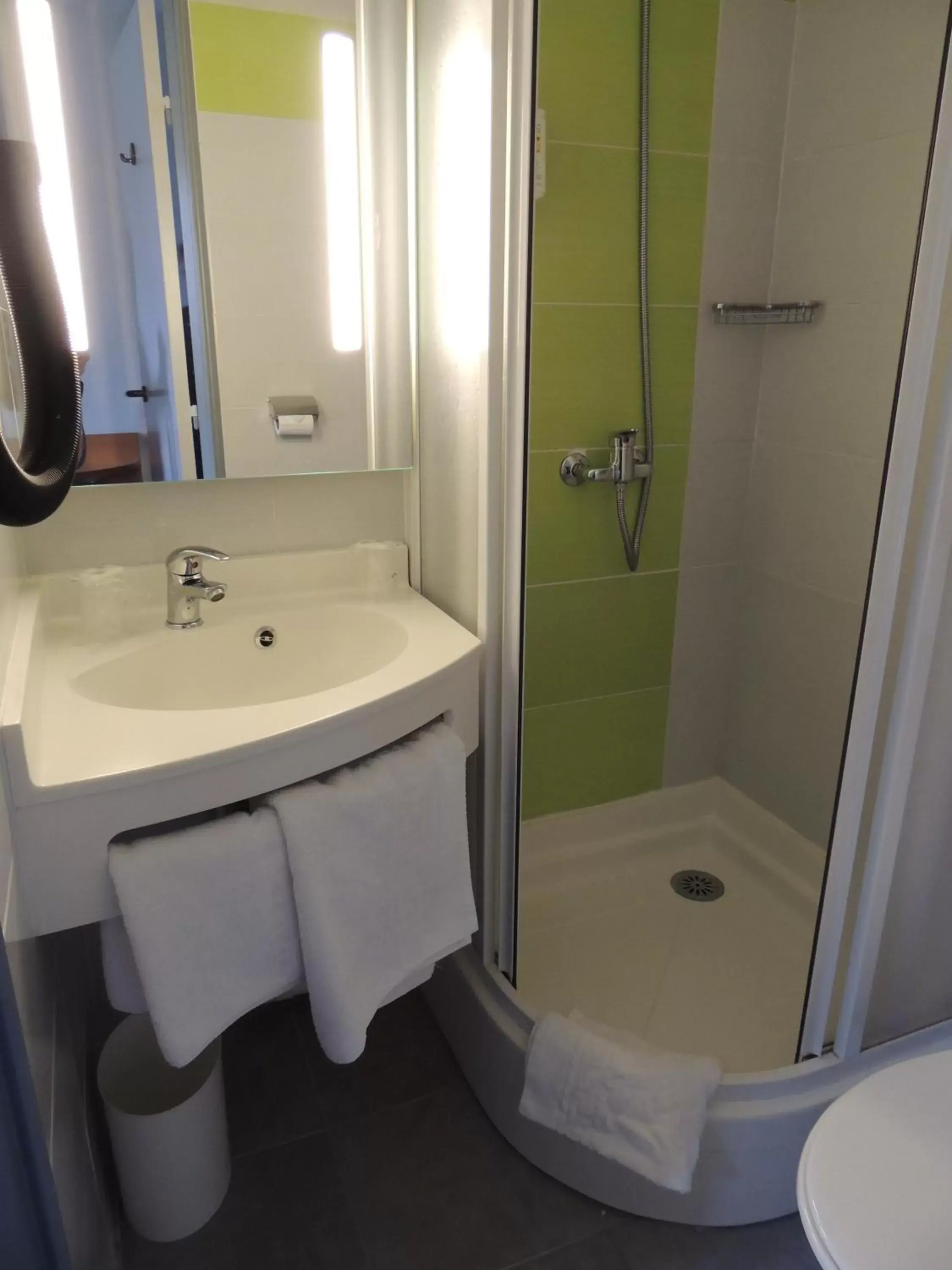 Bathroom in The Originals City, Hotel Novella Confort, Nantes Est