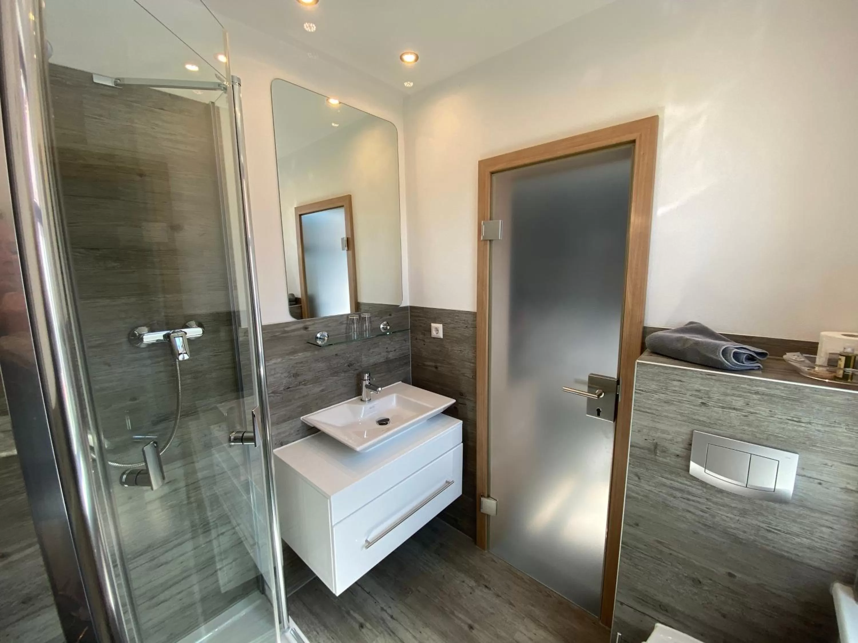 Bathroom in "Zur Altstadt - Am Fuße der Osterburg" Gaststätte, Pension, FEWO