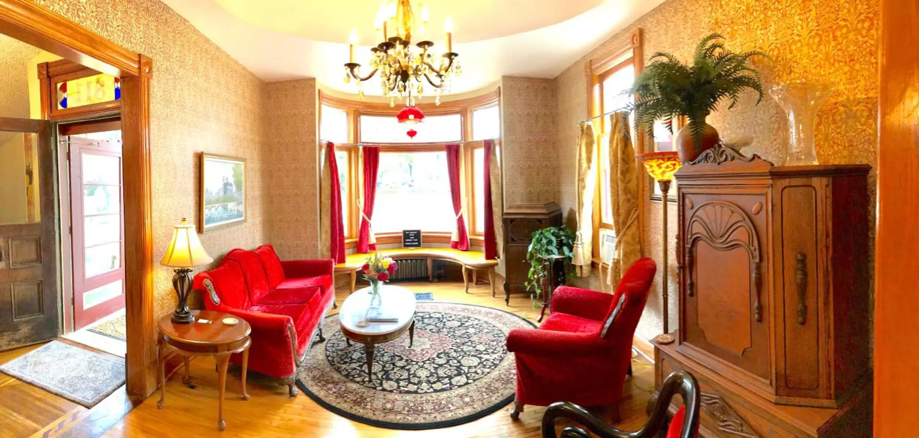 Living room, Seating Area in Moulin Rouge House Bed and Breakfast