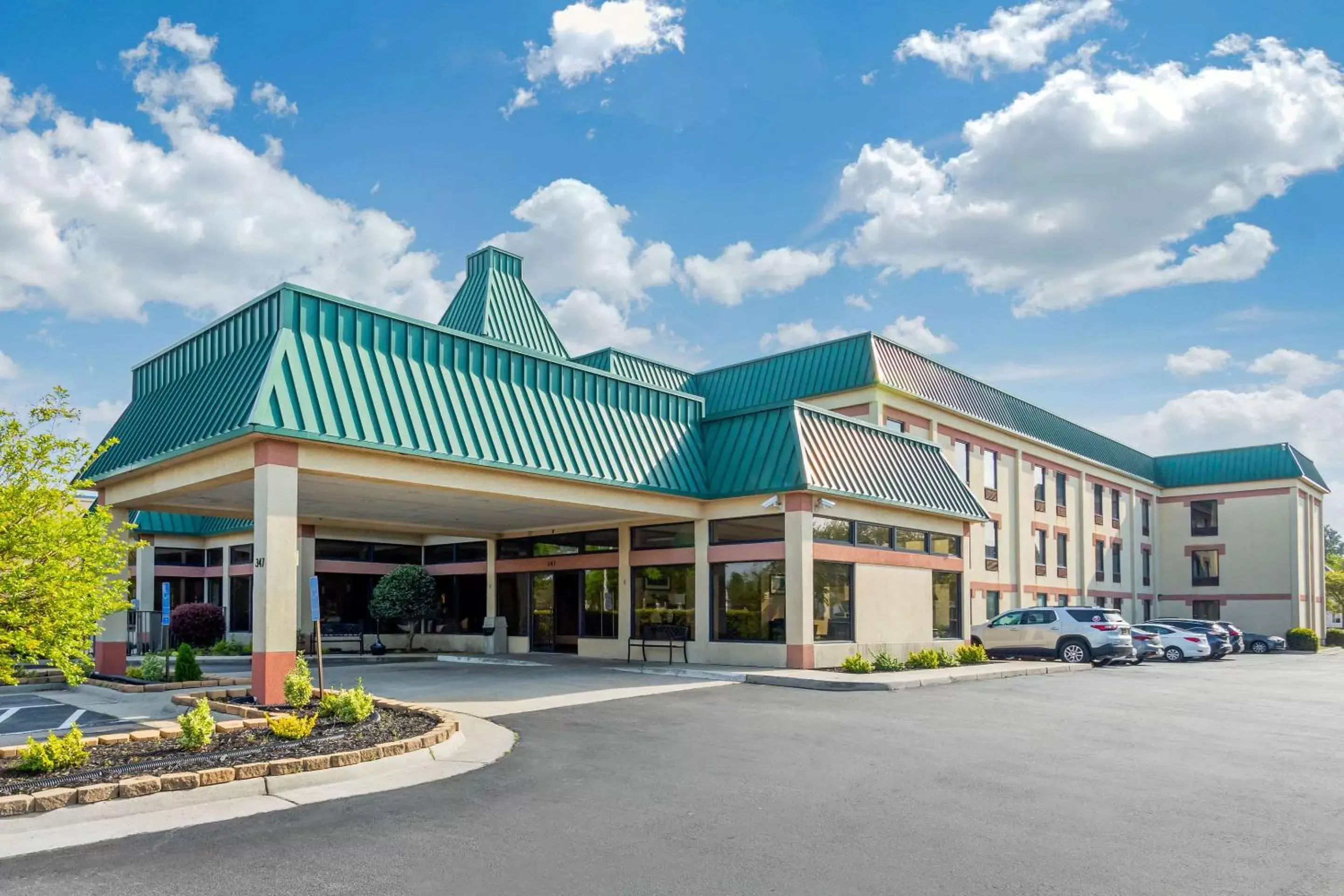 Property Building in Quality Inn & Suites Olde Town