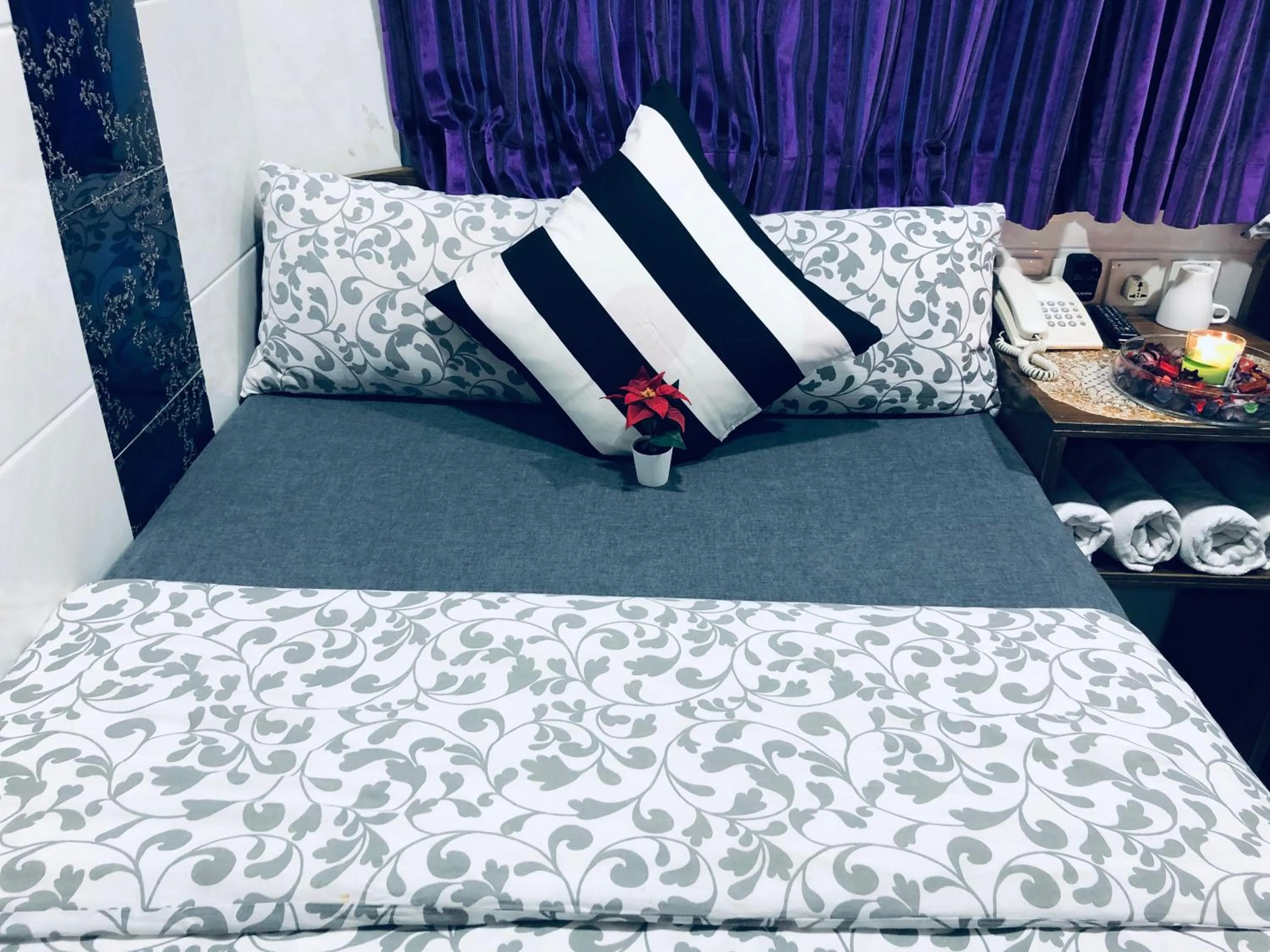 cot, Bed in Premium Lounge