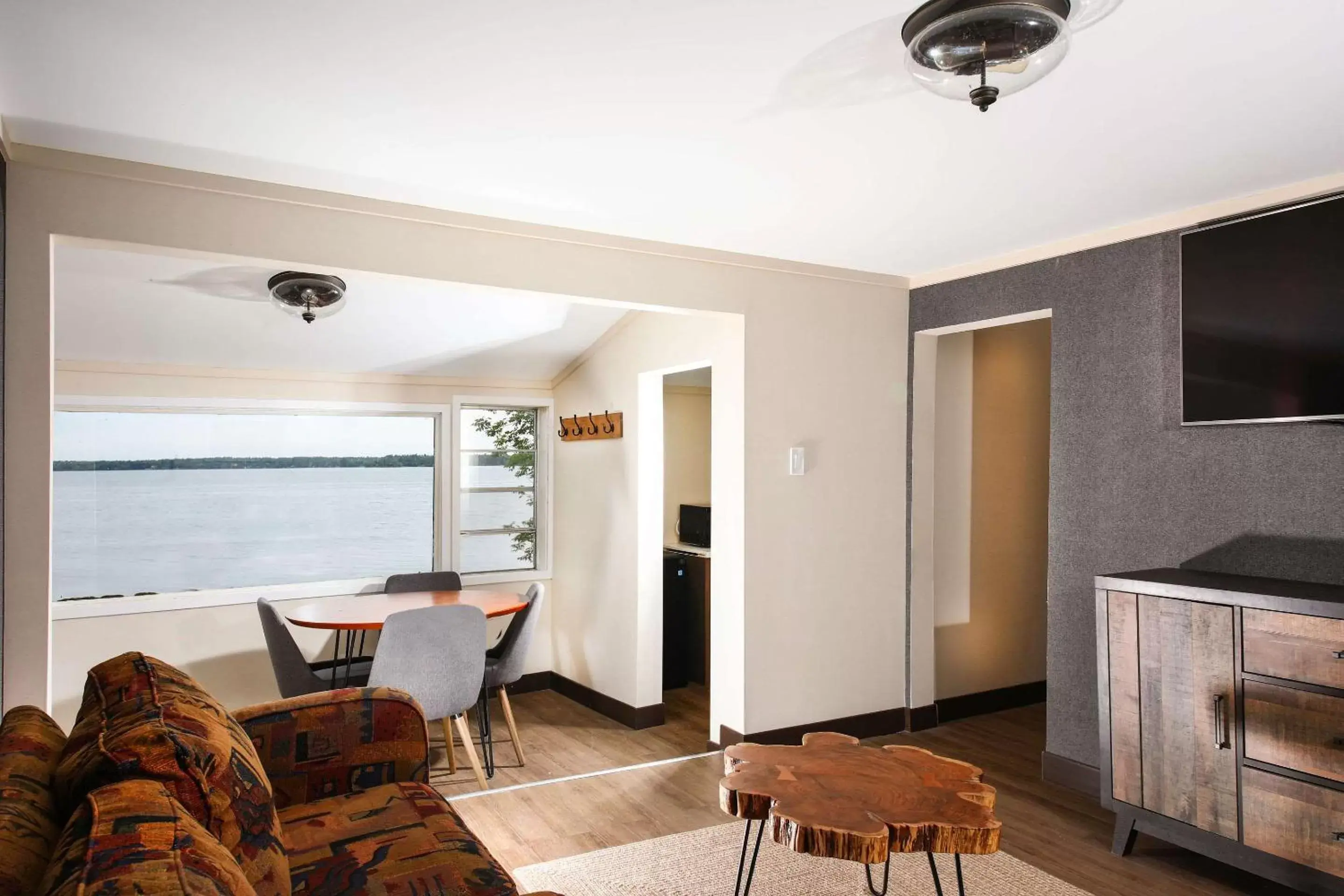 Bedroom, Seating Area in Bayview Wildwood Resort, Ascend Hotel Collection