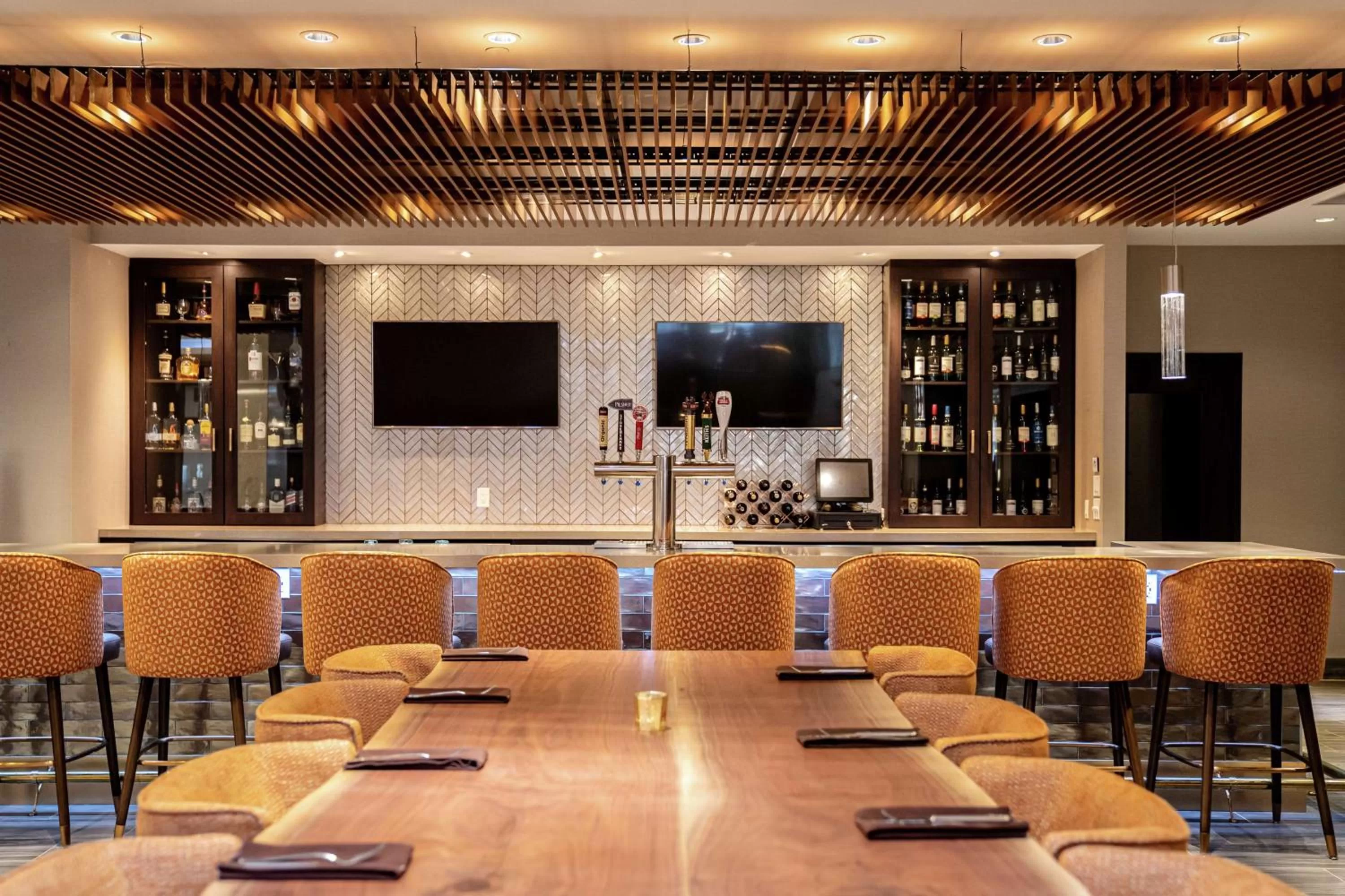 Restaurant/places to eat in DoubleTree by Hilton Kitchener