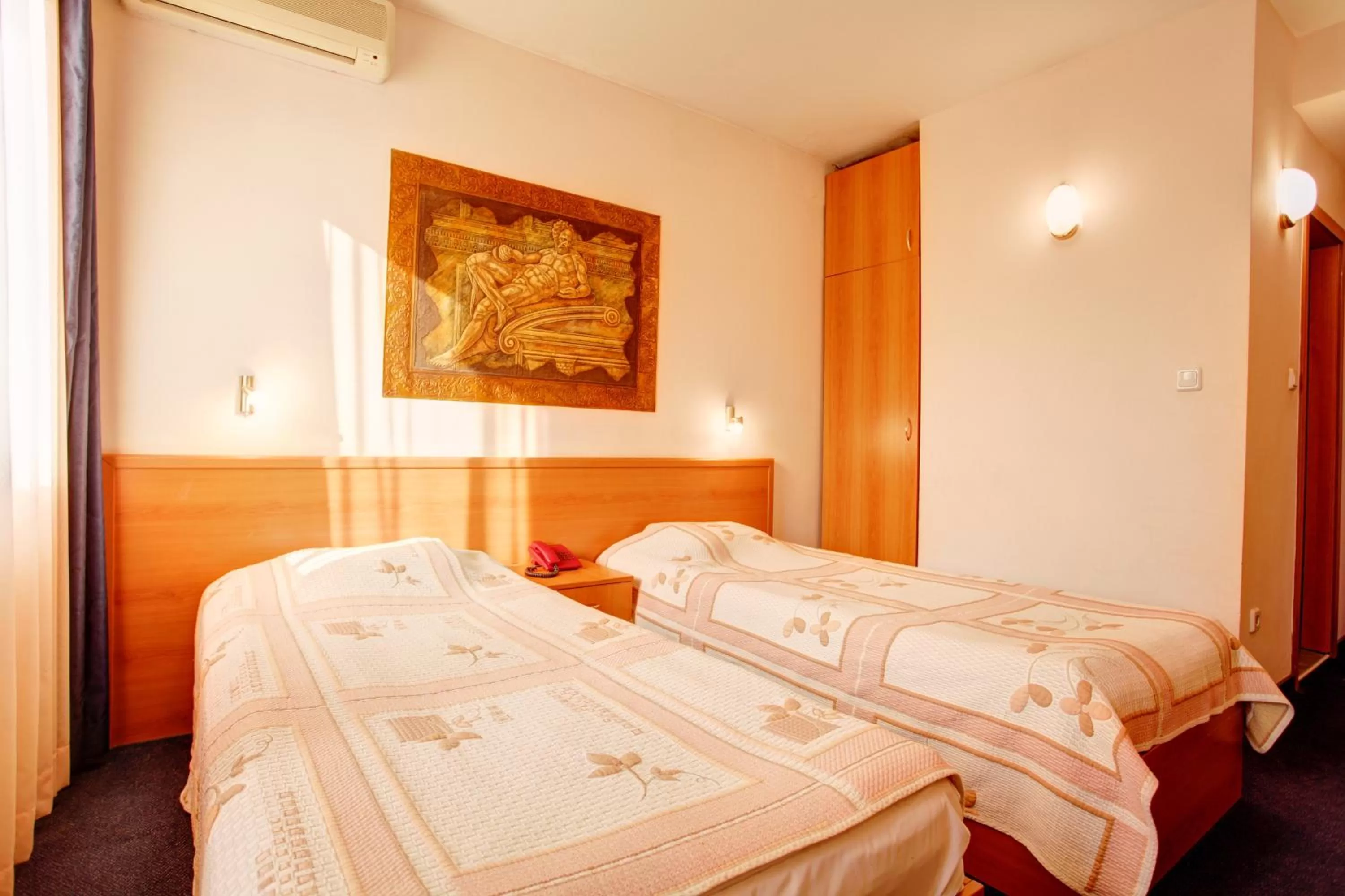 Photo of the whole room in Central Plaza Hotel