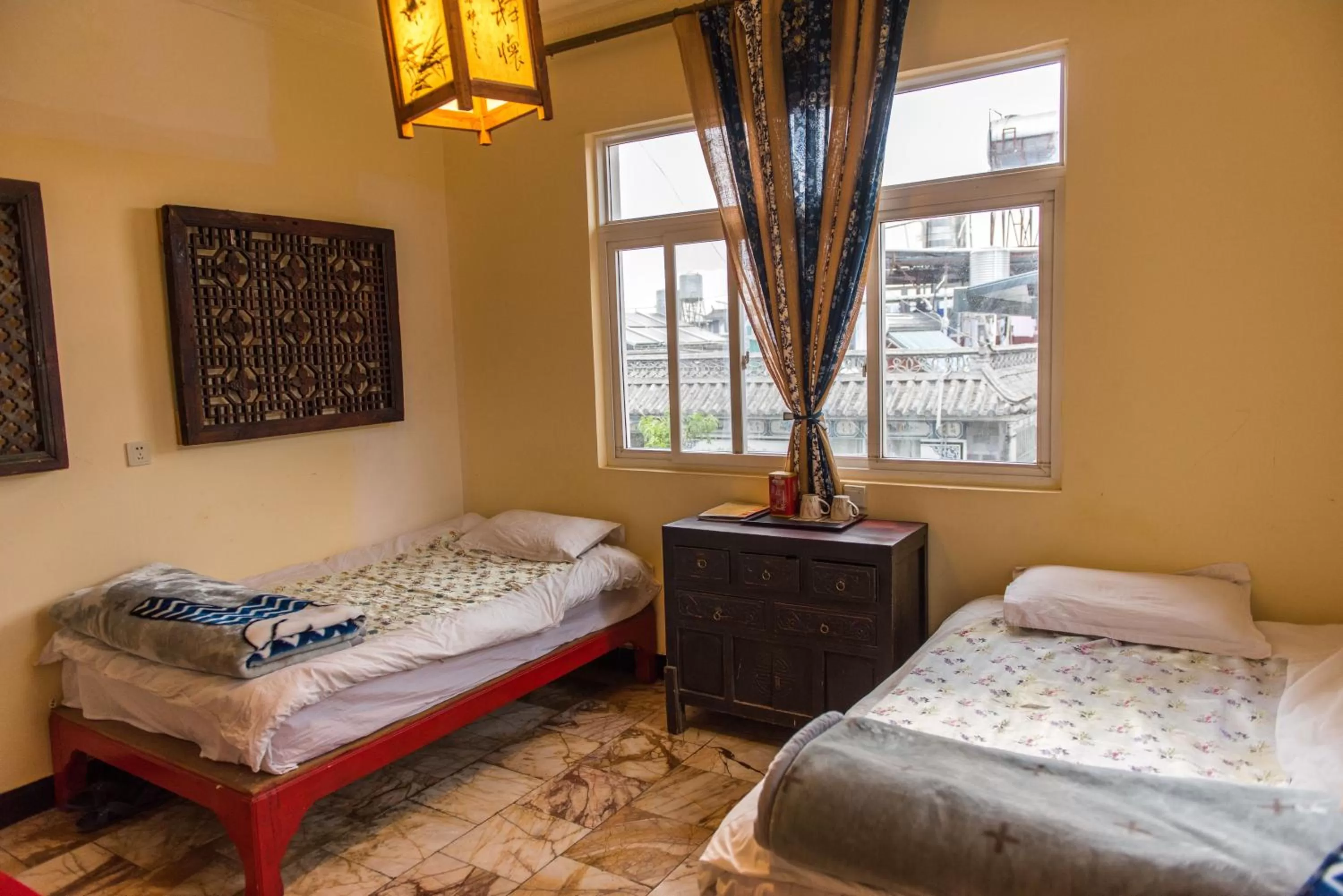 On site, Bed in The Lily Pad Inn