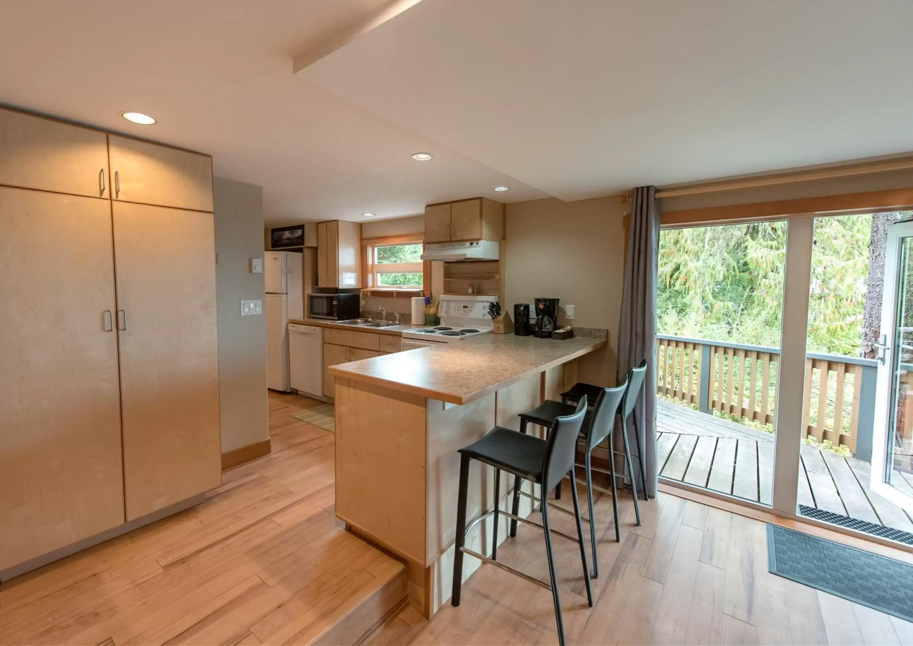 Kitchen or kitchenette, Kitchen/Kitchenette in The Shoreline Tofino