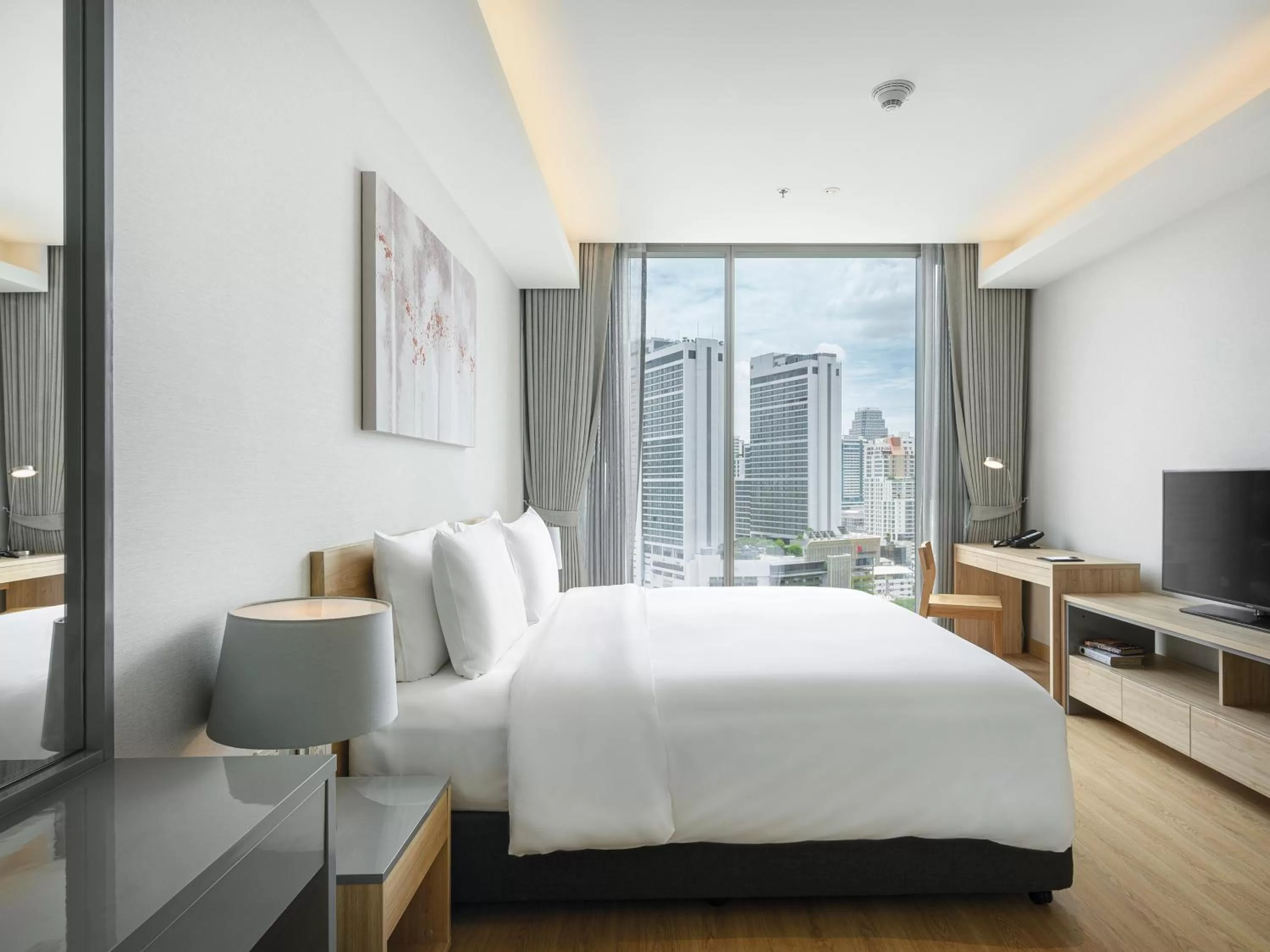 TV and multimedia, Bed in Oakwood Suites Bangkok