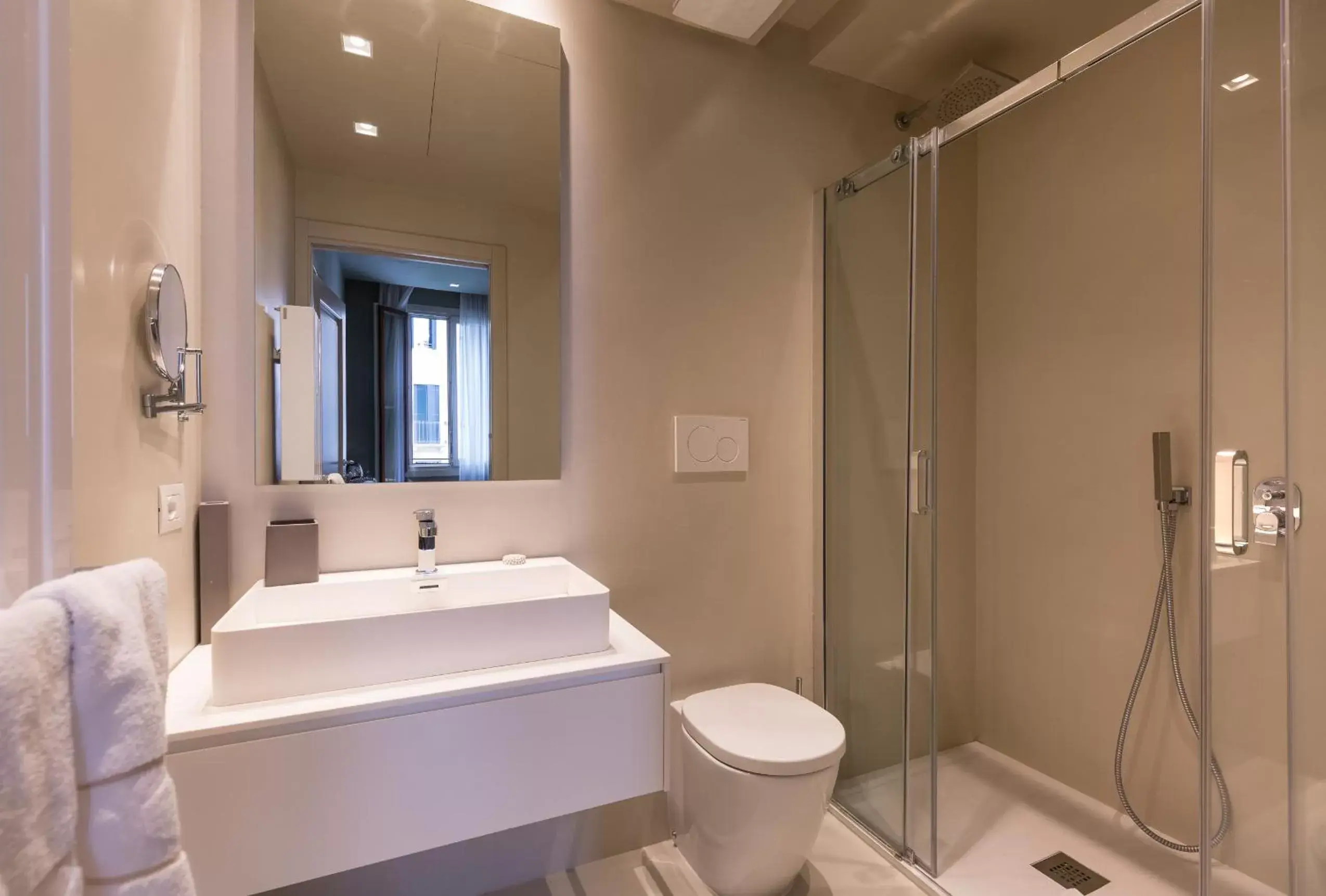 Bathroom in Hotel Liassidi Palace