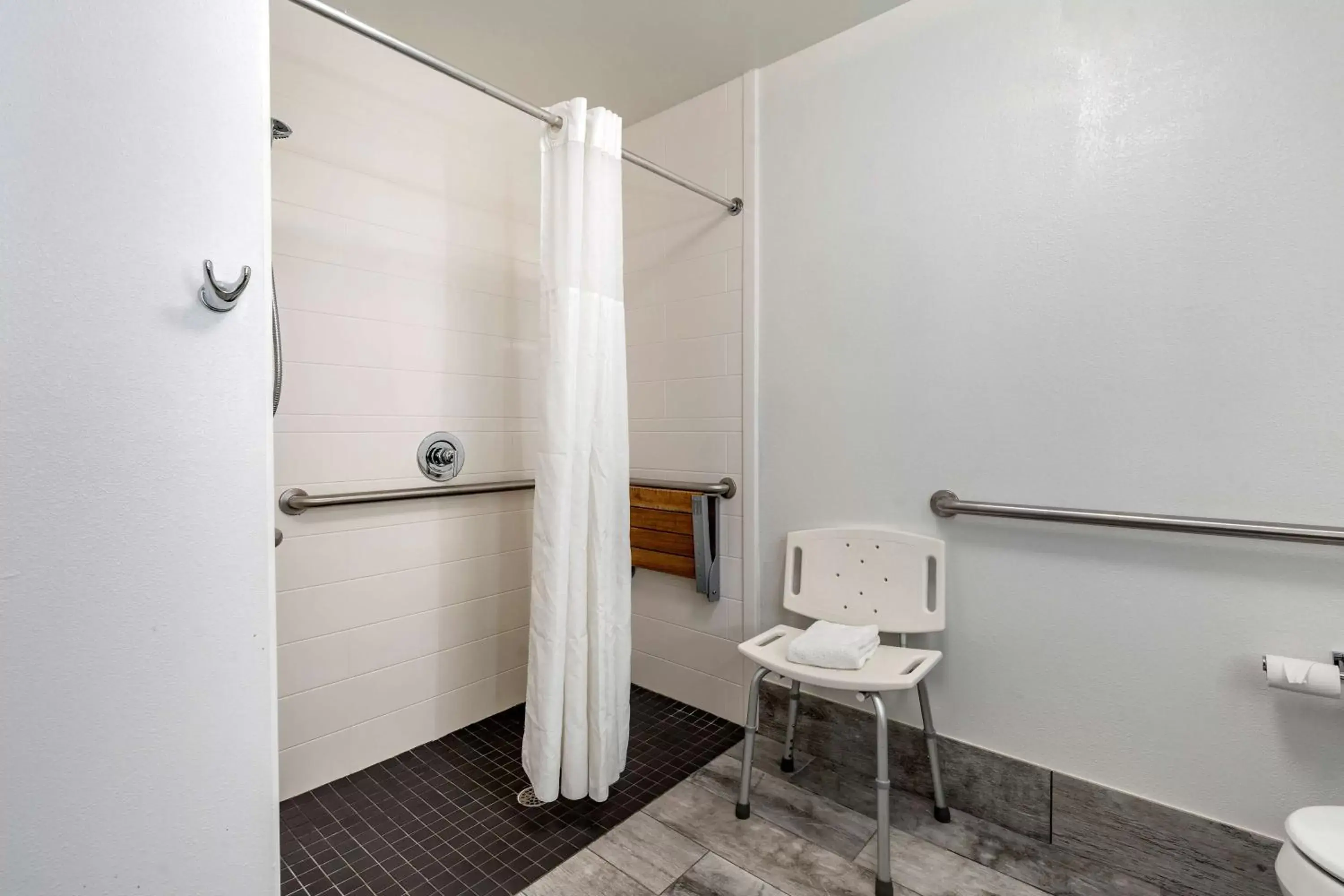 Bathroom in Hampton Inn & Suites Louisville East