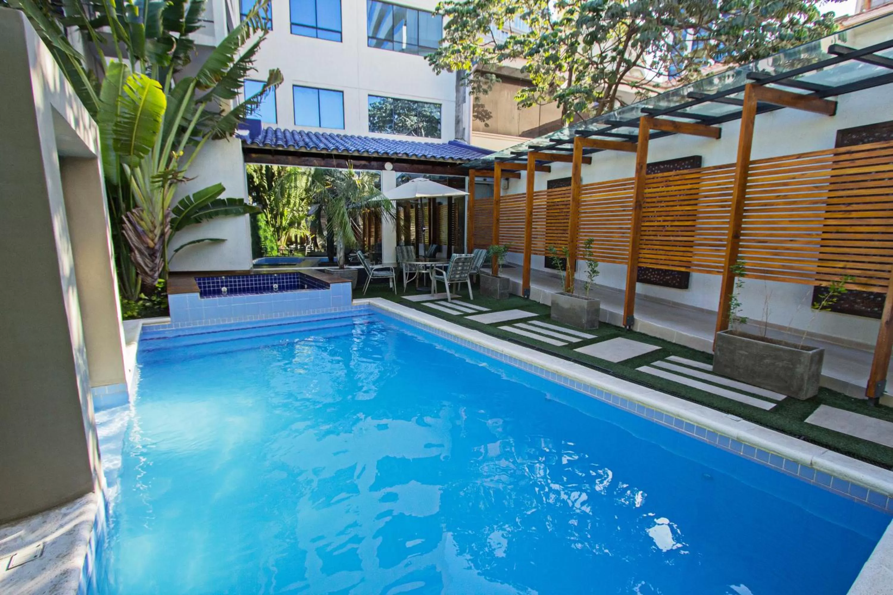 Swimming pool in Hotel Le Pelican