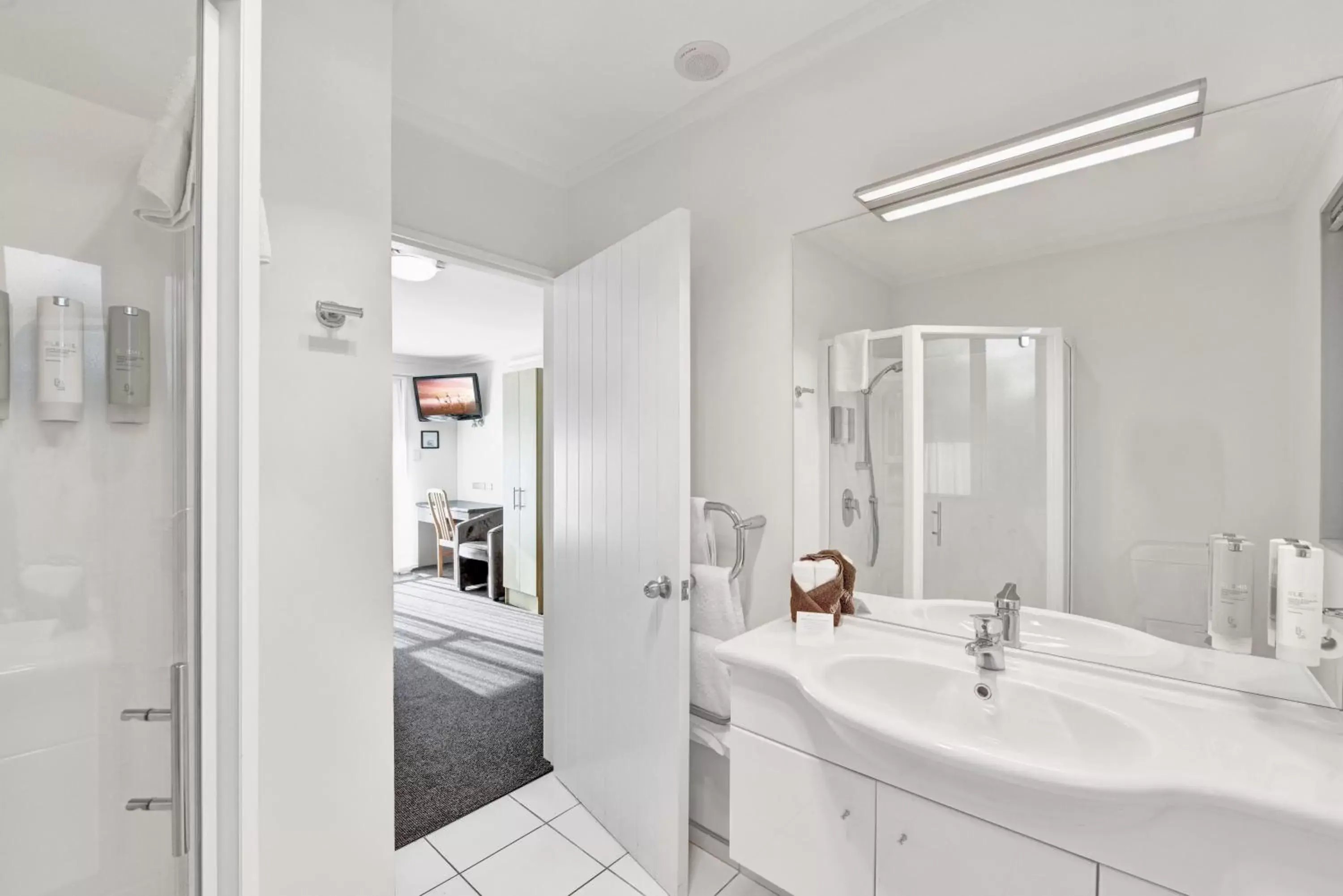 Superior Studio Queen Twin in The Hotel Nelson Superior Studio Queen Twin in The Hotel Nelson