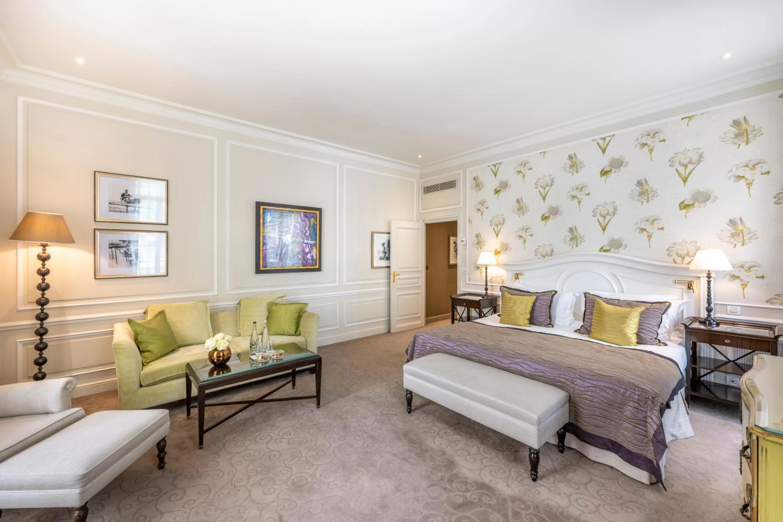 Photo of the whole room, Bed in Hôtel Hermitage Monte-Carlo