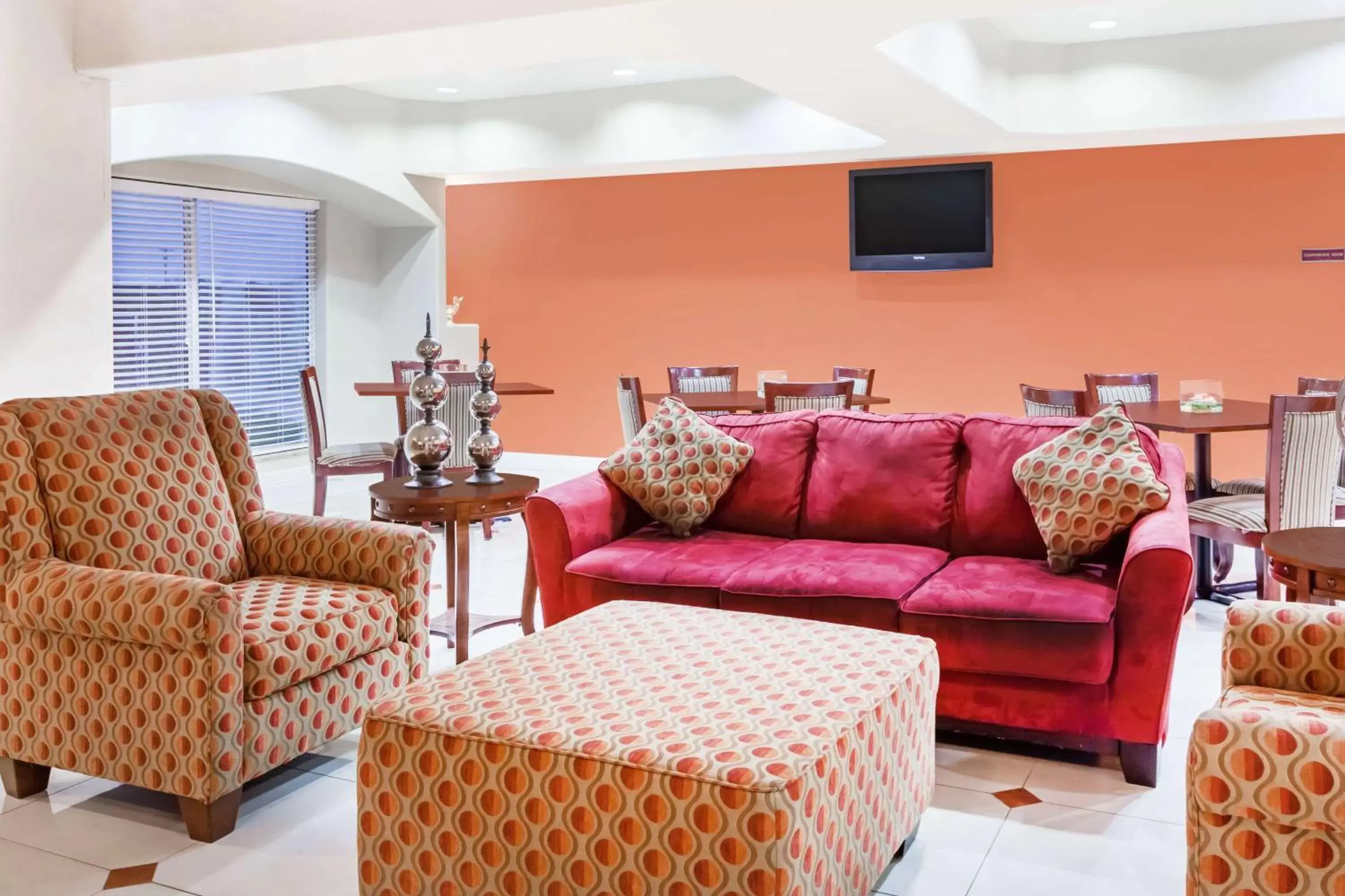 Lobby or reception in Days Inn & Suites by Wyndham Marquez Lobby or reception in Days Inn & Suites by Wyndham Marquez