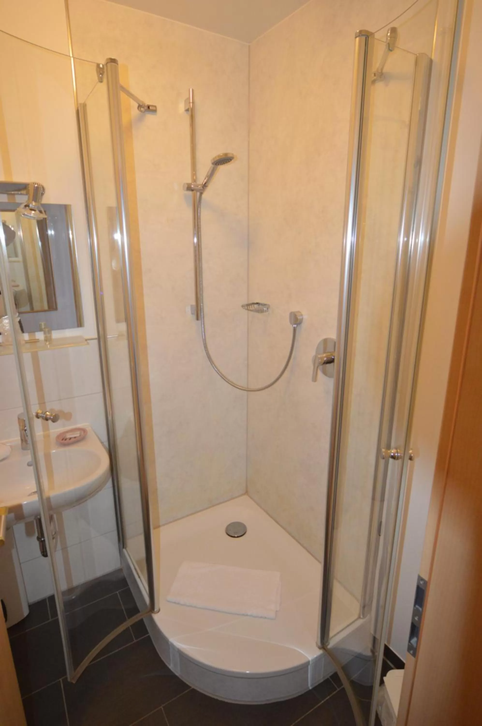 Bathroom in Aktivhotel Alter Kaiser