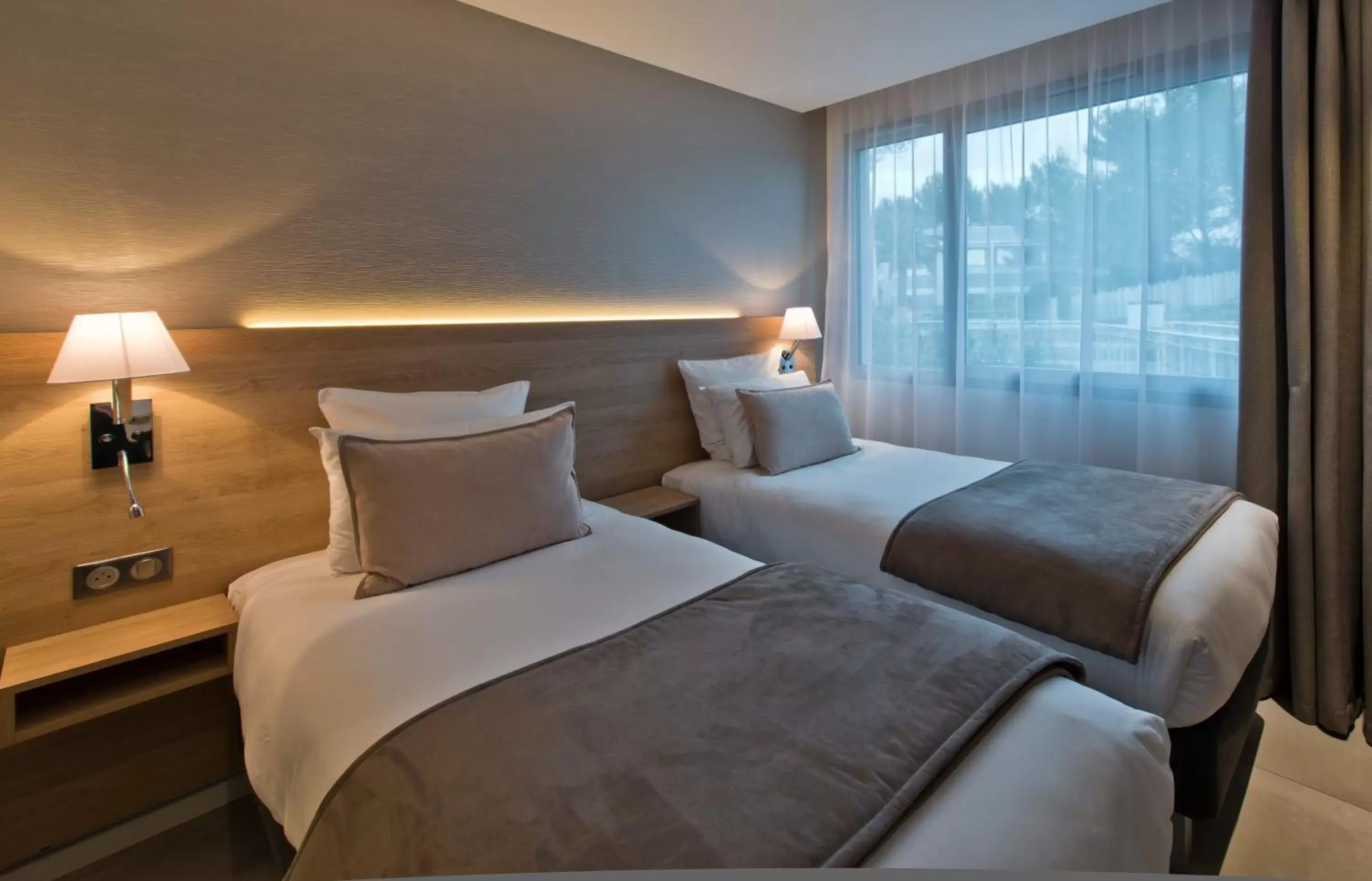 Spring, Bed in Golden Tulip Sophia Antipolis - Hotel & Spa