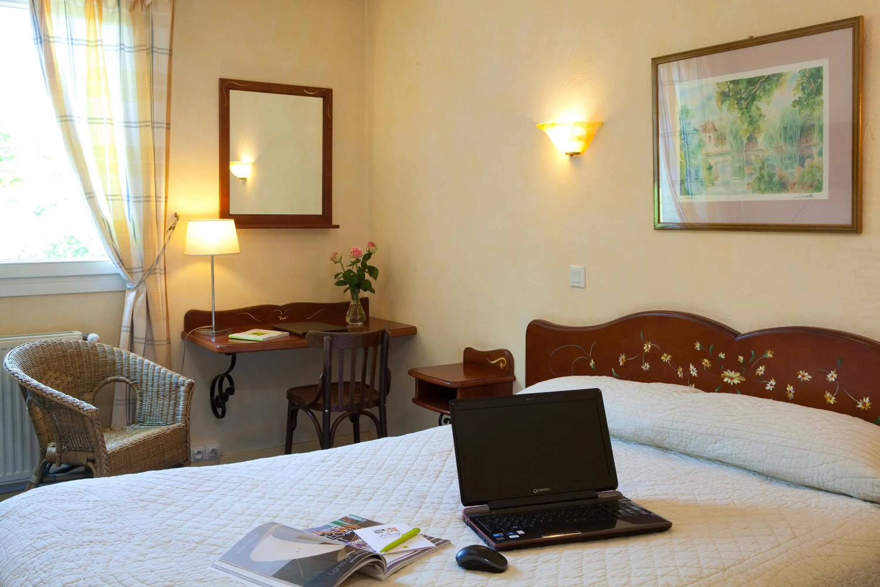 Photo of the whole room, Bed in Logis Auberge Saint Simond