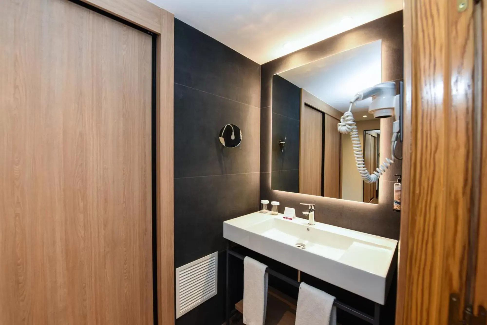 Bathroom in SOMMOS Hotel Benasque Spa